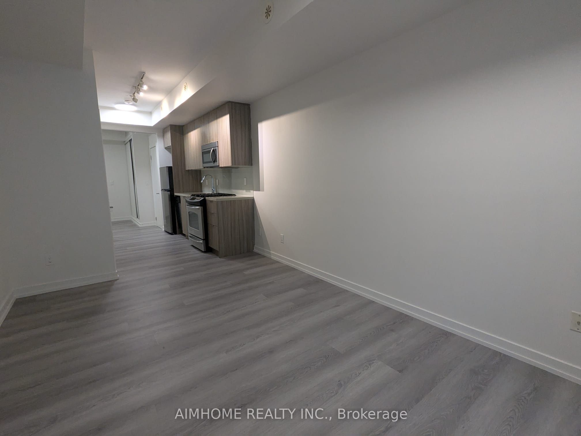 140 Broadview Avenue 40 Property Photo 4