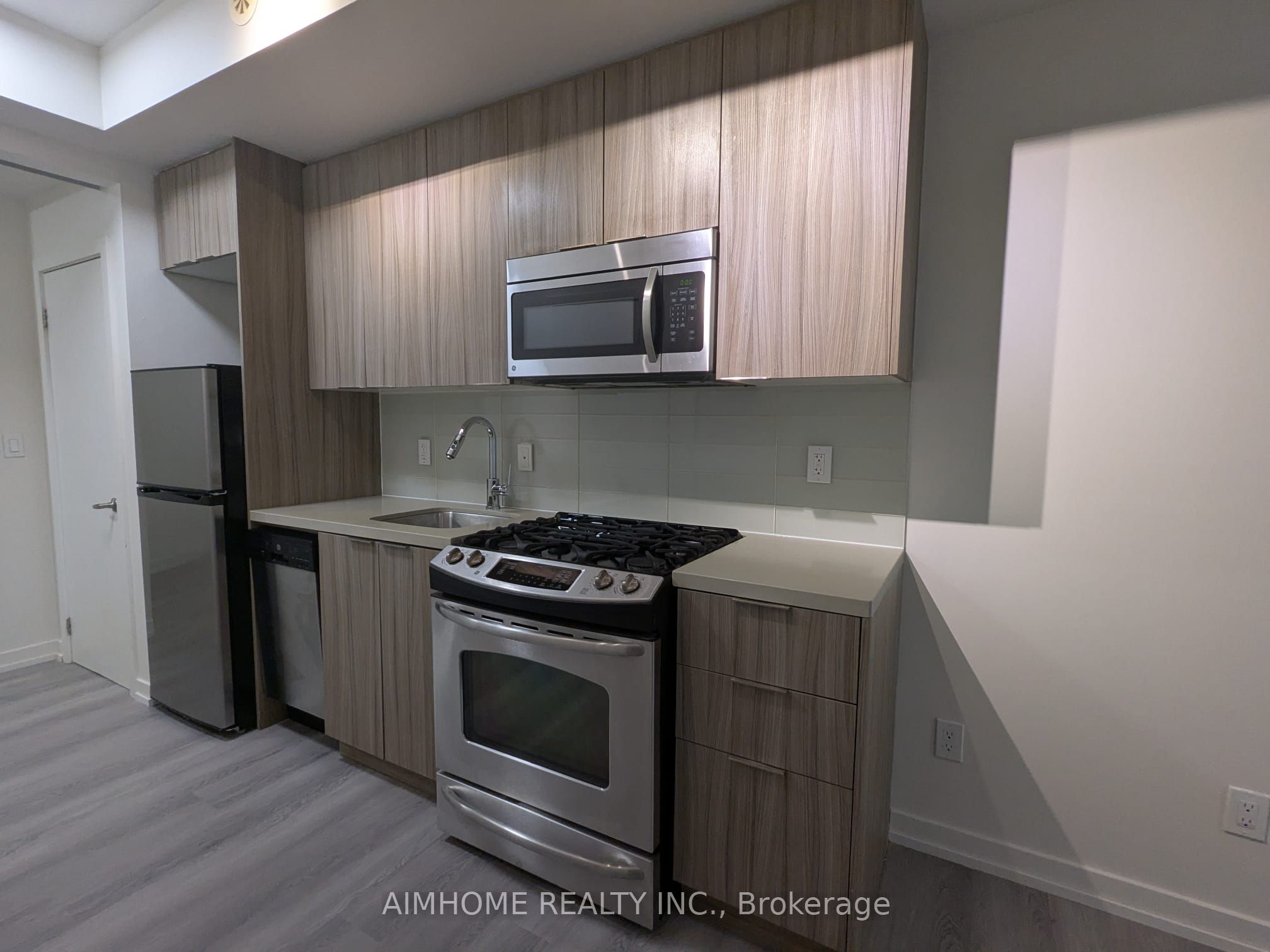140 Broadview Avenue 40 Property Photo 6