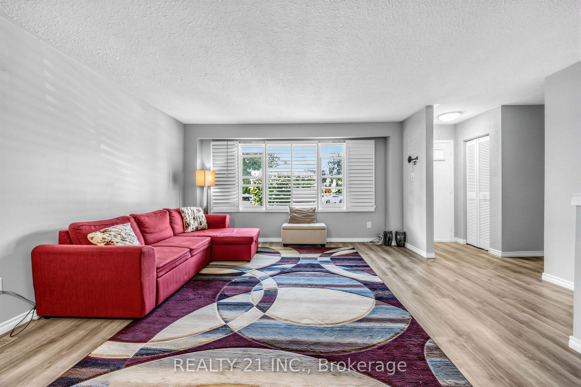 376 Vancouver Crescent Property Photo 3