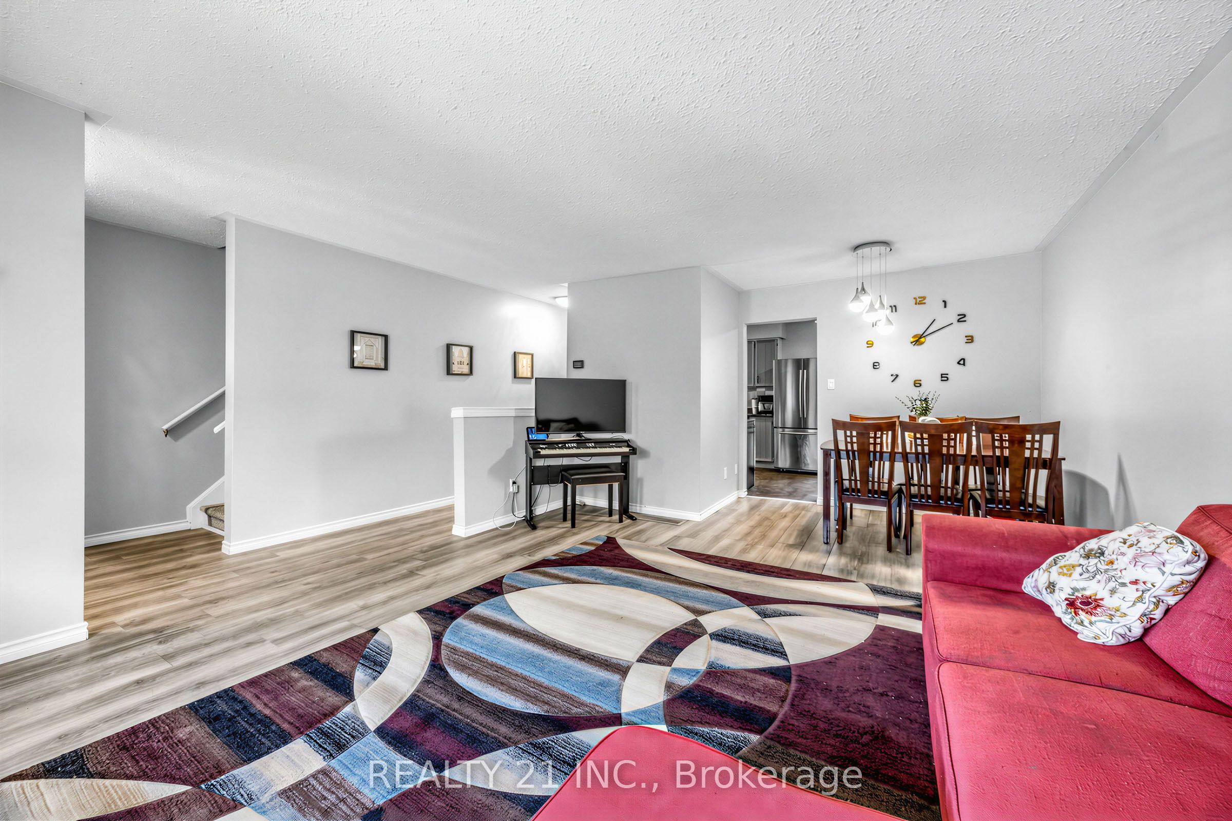 376 Vancouver Crescent Property Photo 4