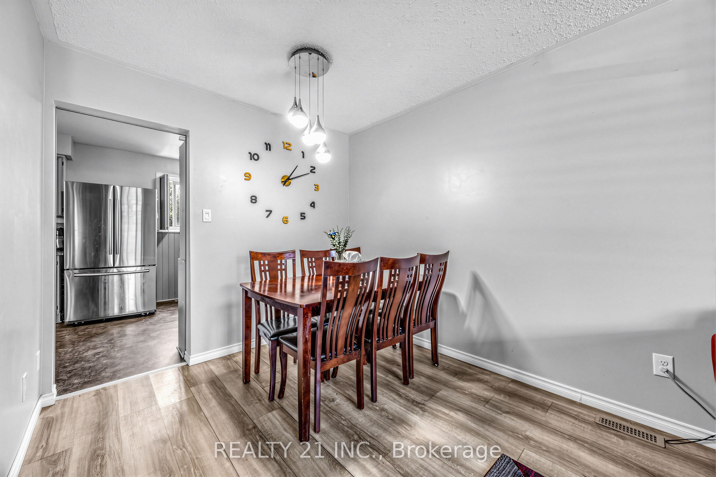 376 Vancouver Crescent Property Photo 5