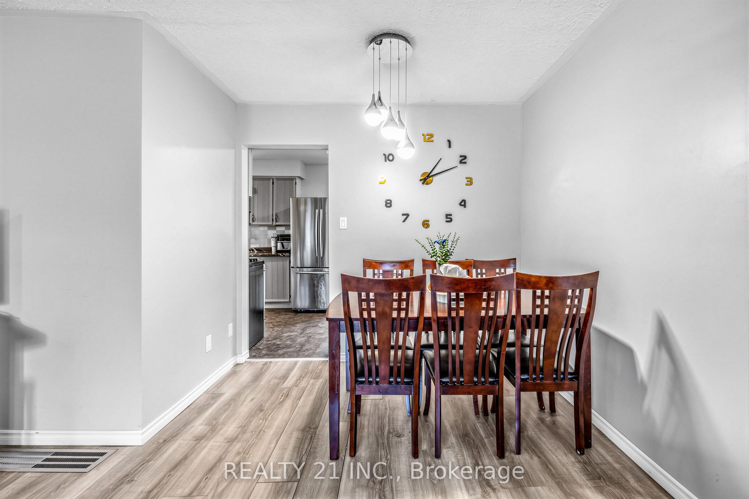 376 Vancouver Crescent Property Photo 6