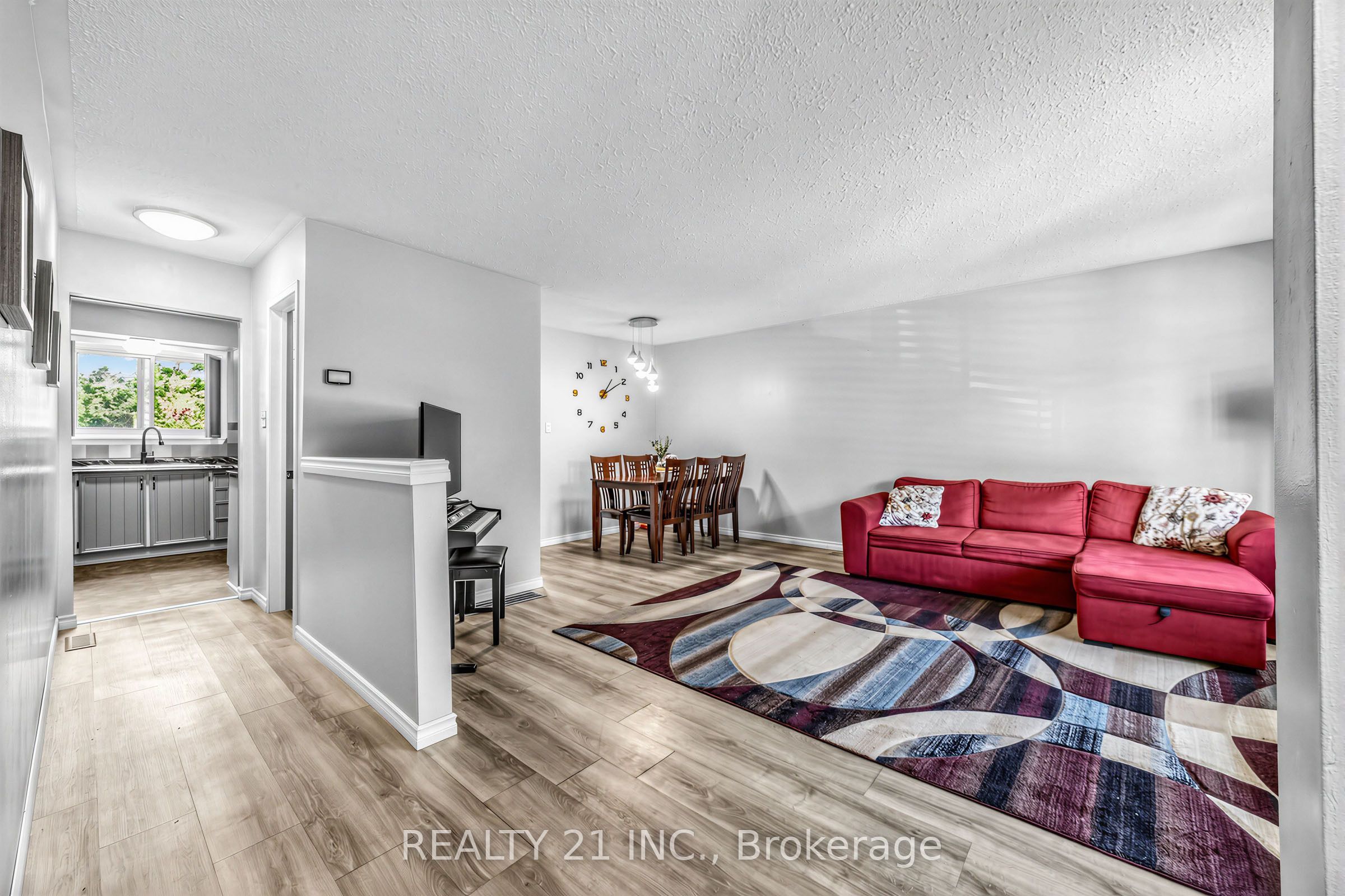 376 Vancouver Crescent Property Photo 8