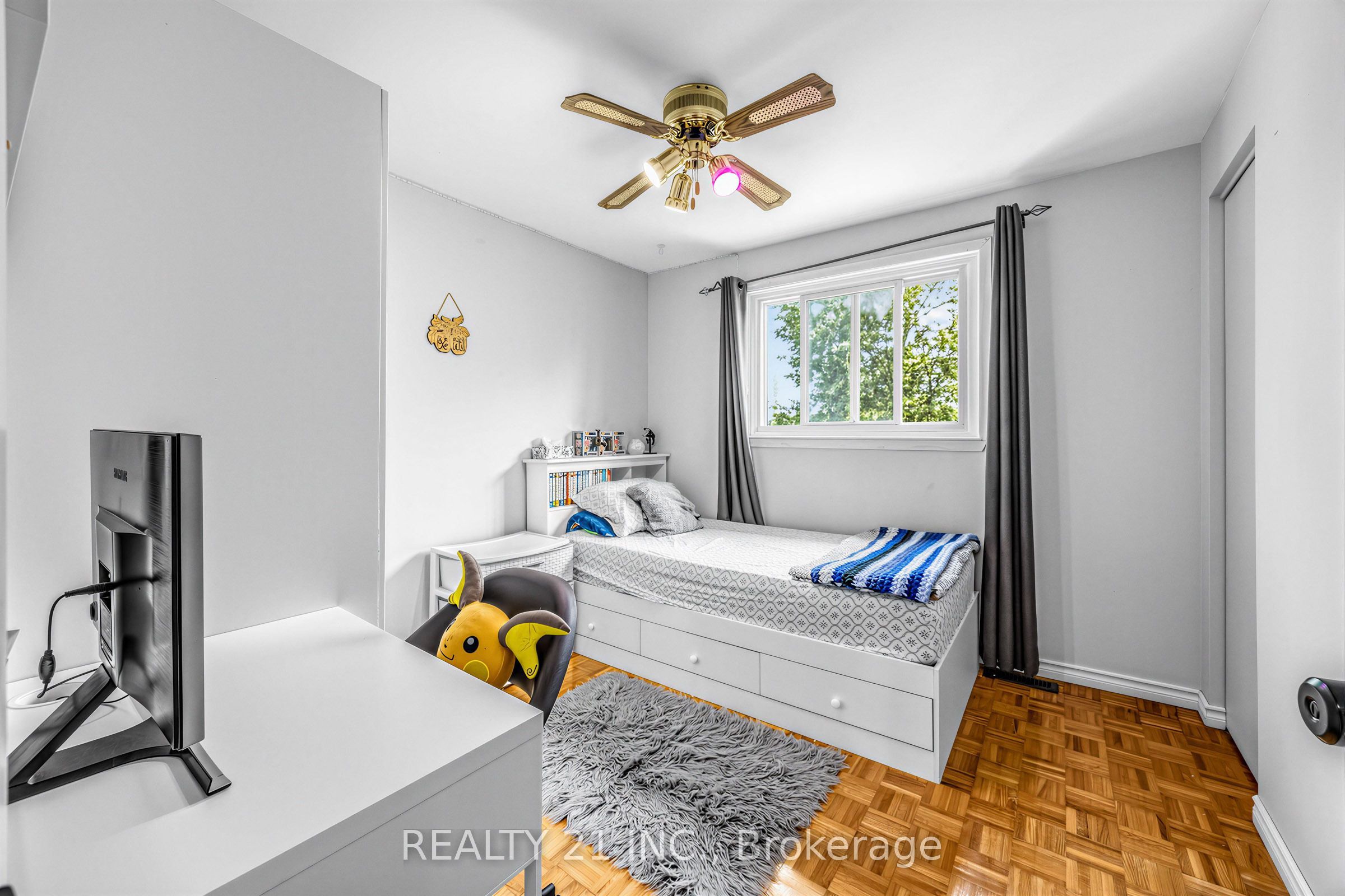 376 Vancouver Crescent Property Photo 12