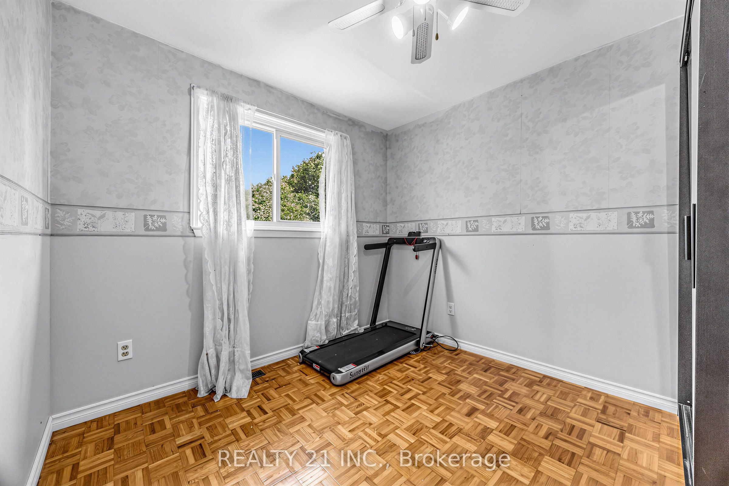 376 Vancouver Crescent Property Photo 14