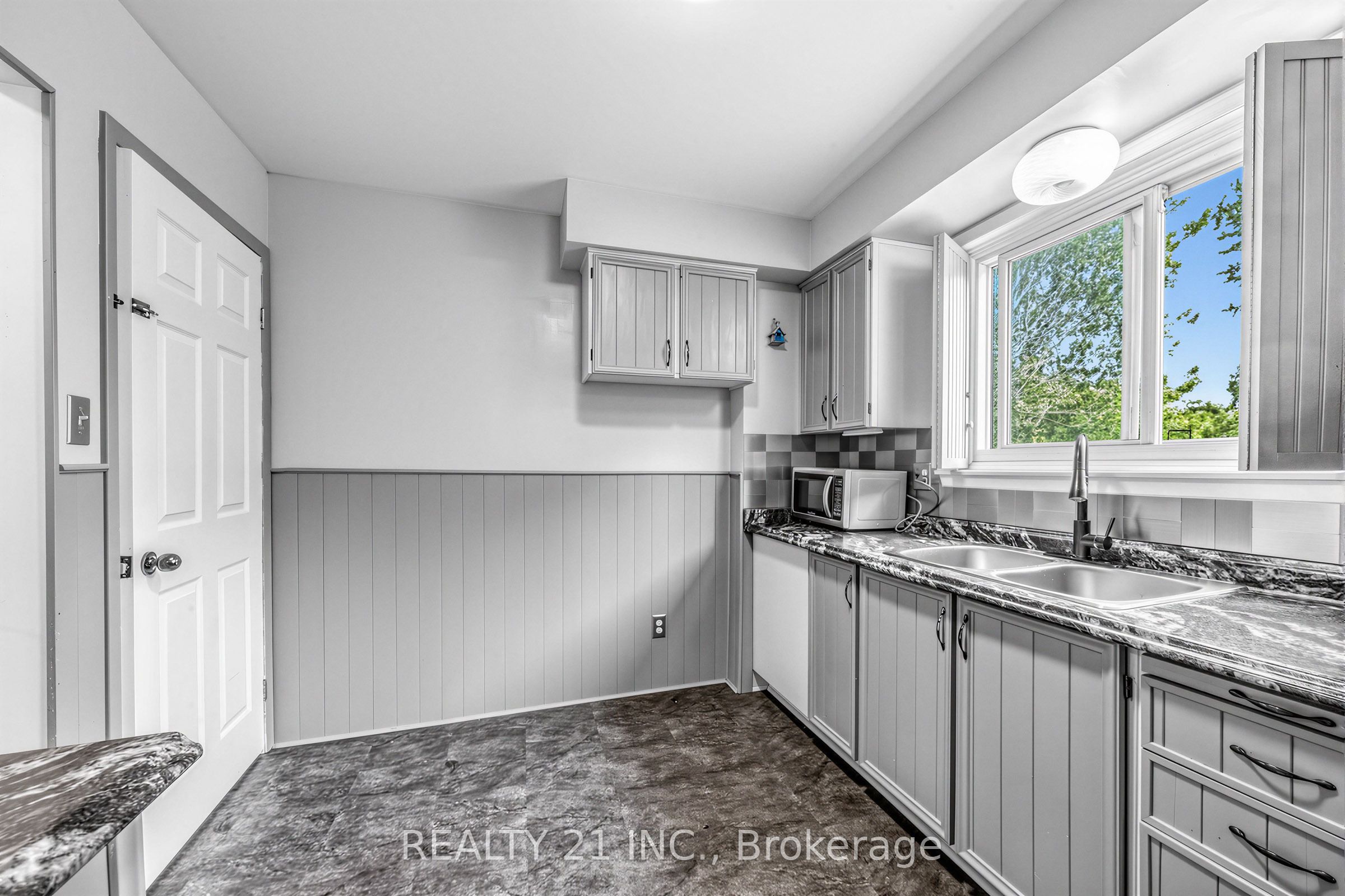 376 Vancouver Crescent Property Photo 16