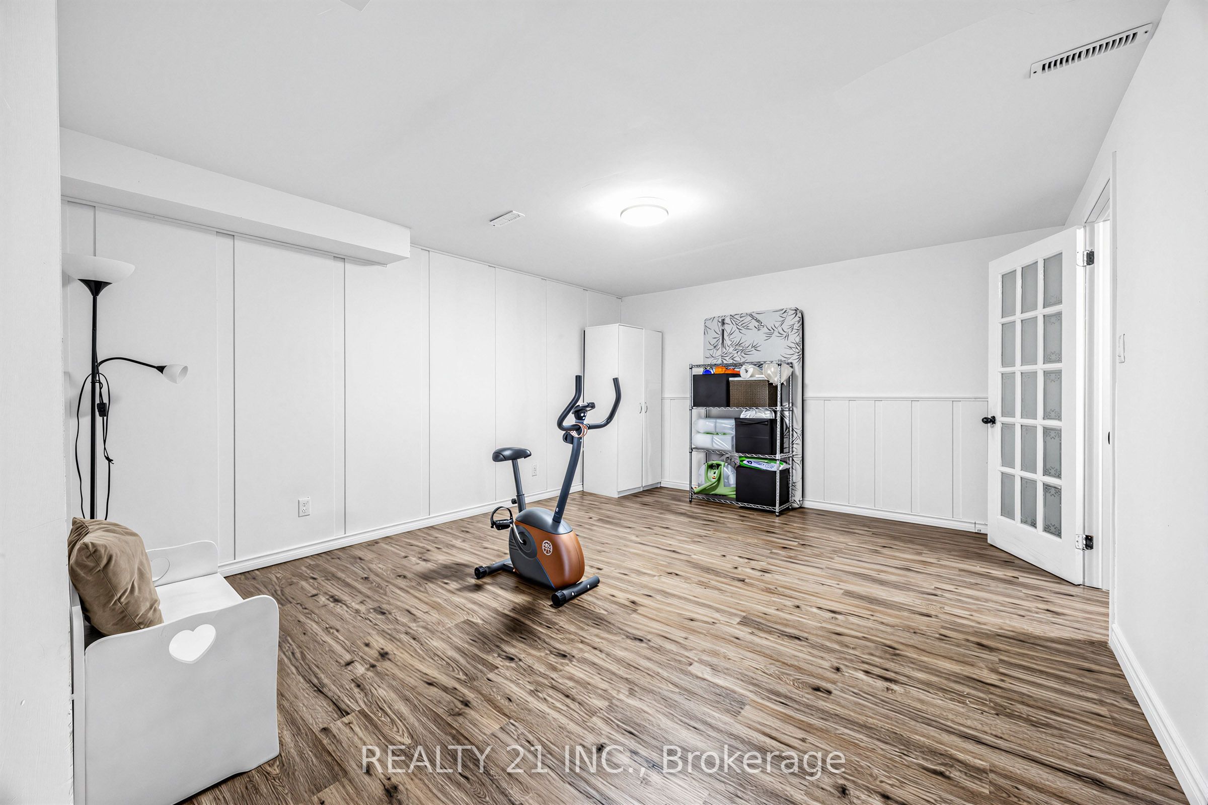 376 Vancouver Crescent Property Photo 22