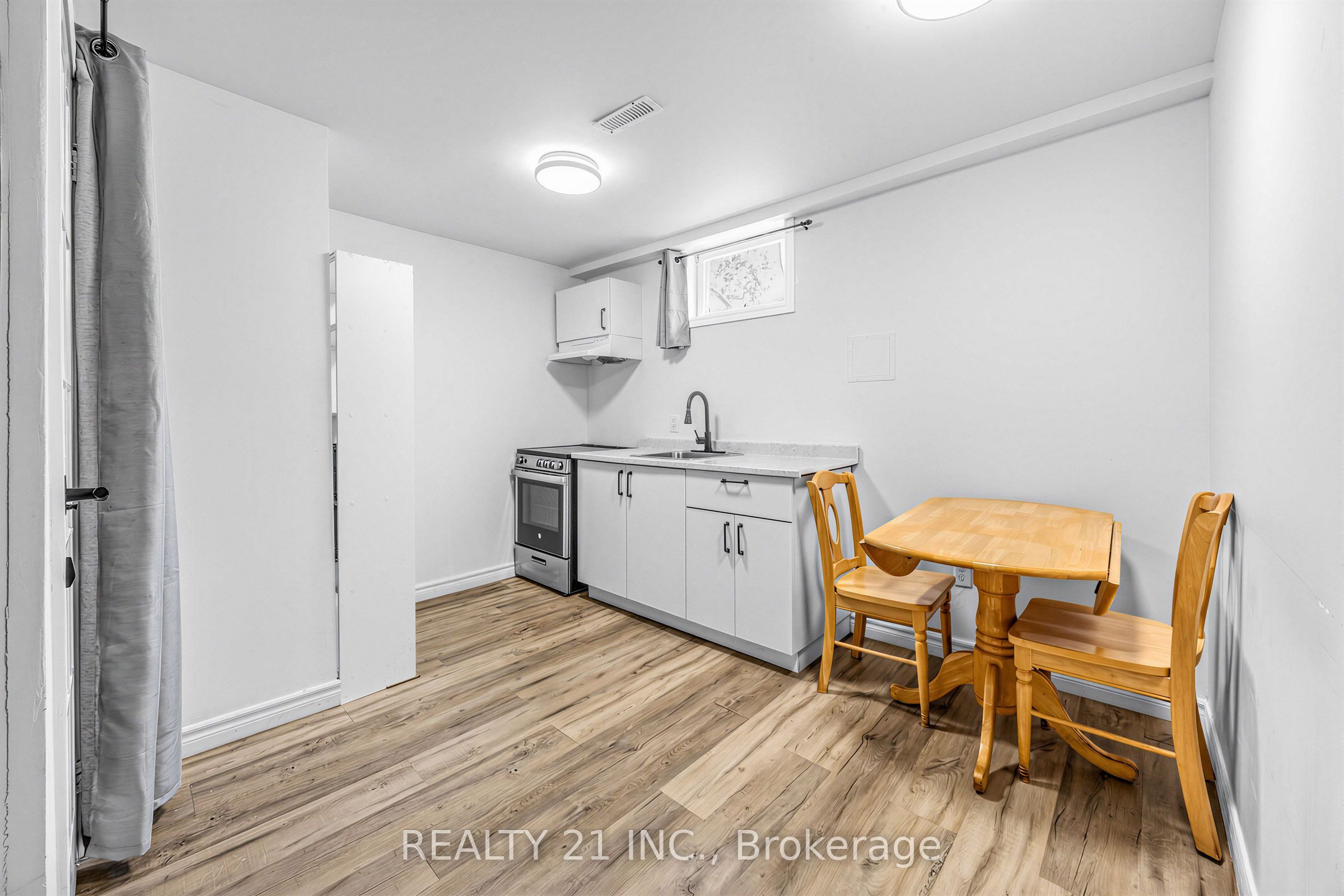 376 Vancouver Crescent Property Photo 23