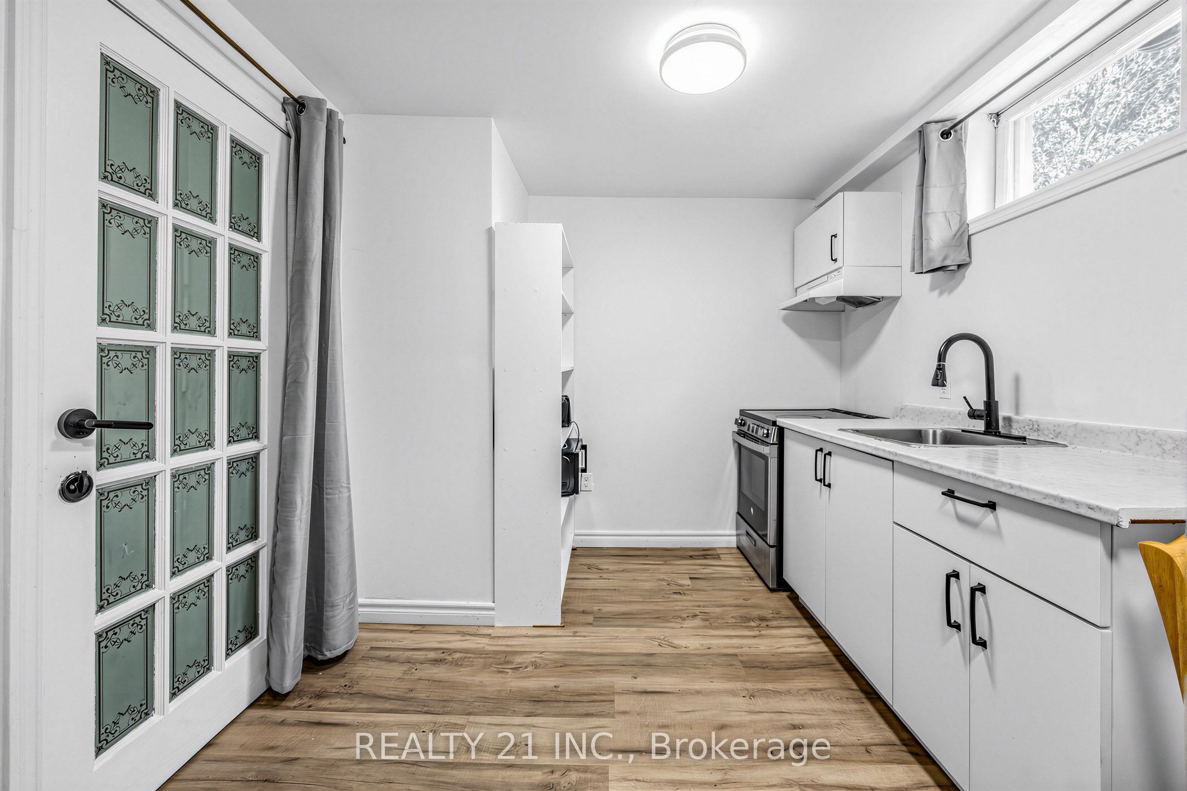 376 Vancouver Crescent Property Photo 26
