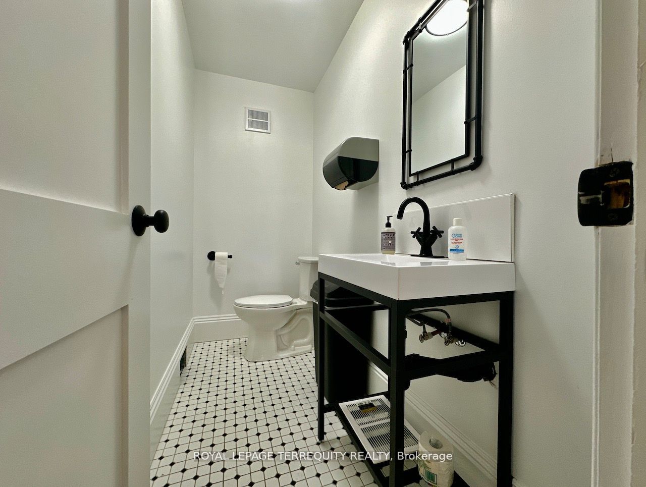 132 Highway 7 W1-w2 Property Photo 11