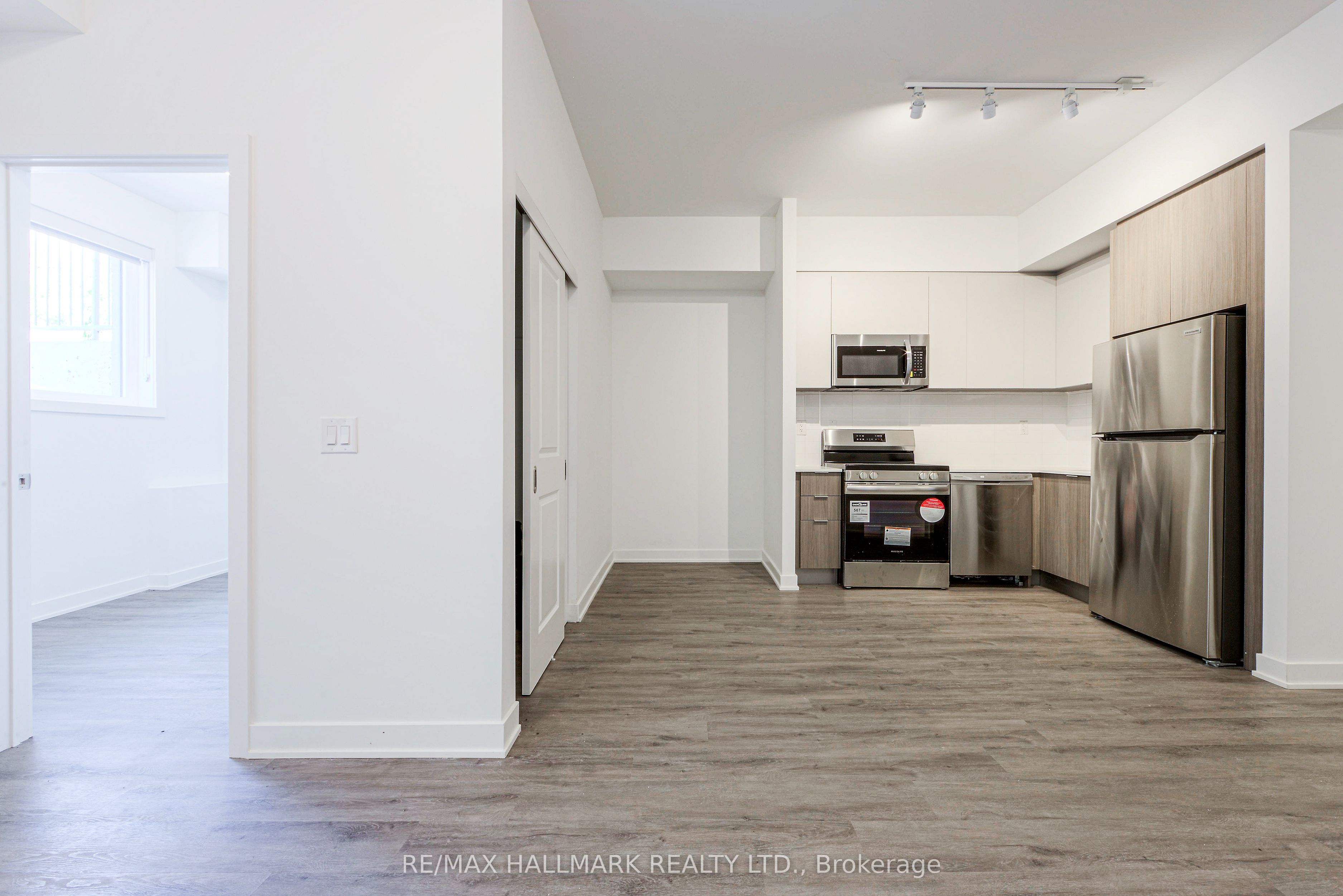35 Danforth Road 103 Property Photo 5