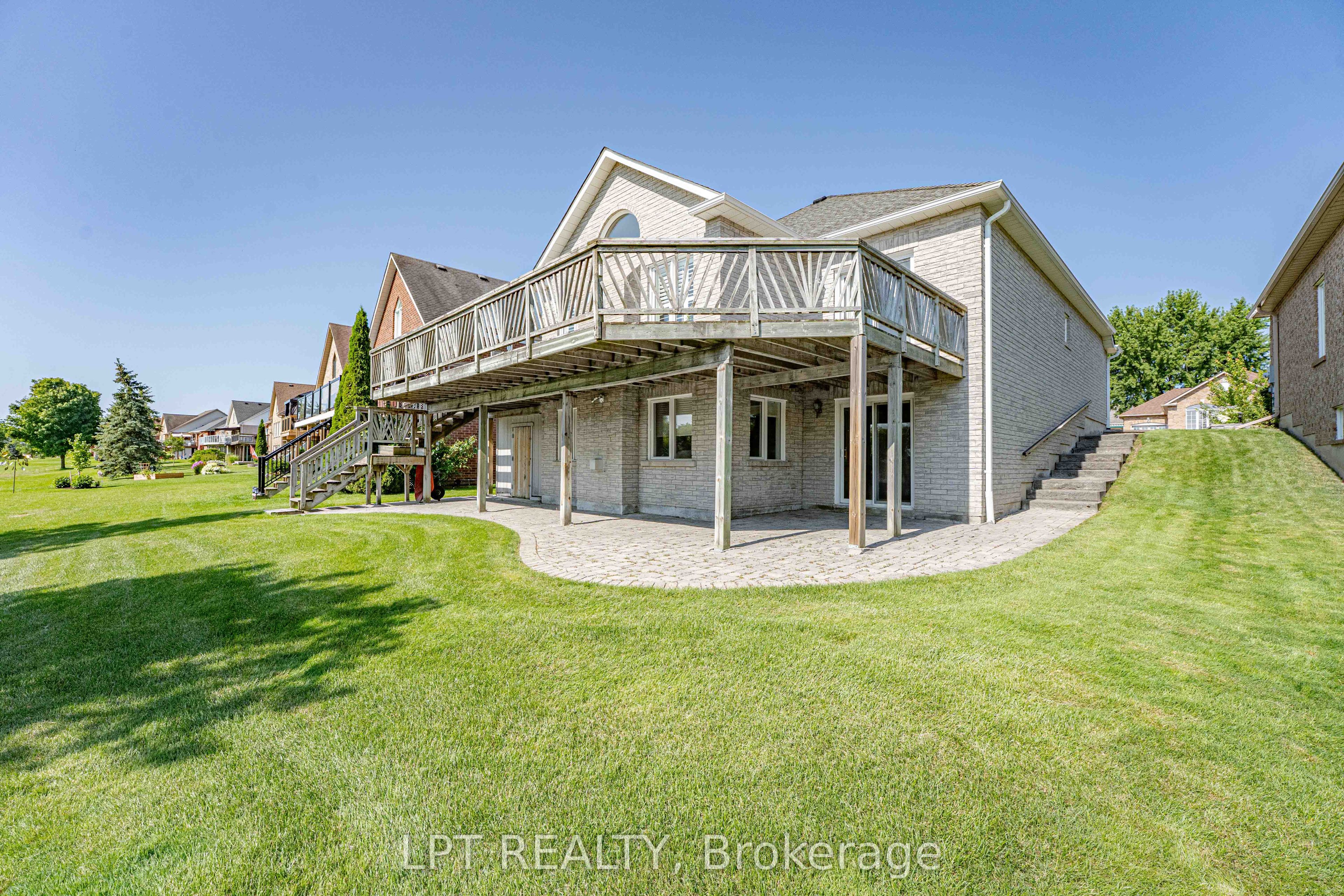 219 Waterbury Crescent Property Photo 18
