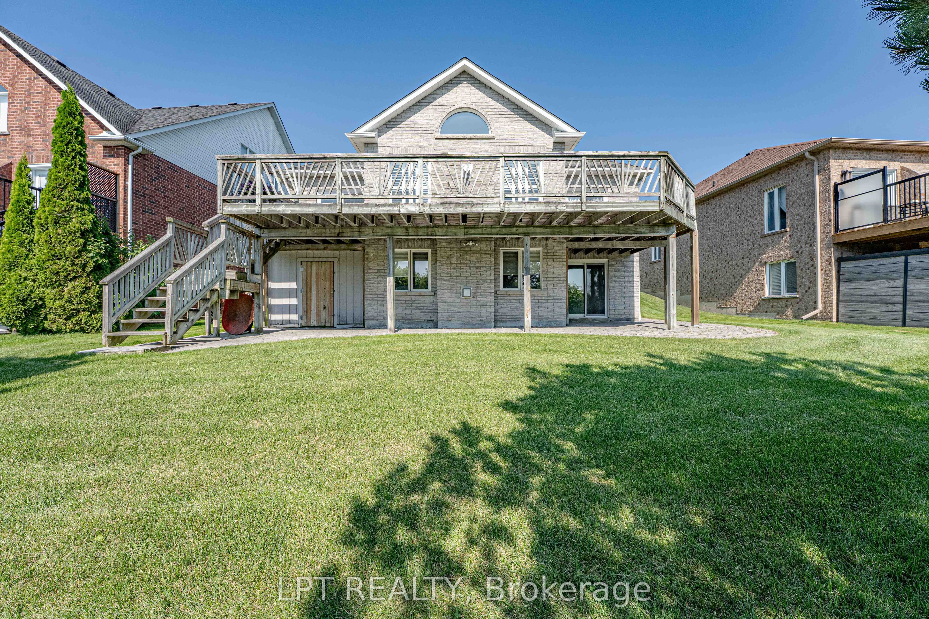 219 Waterbury Crescent Property Photo 19