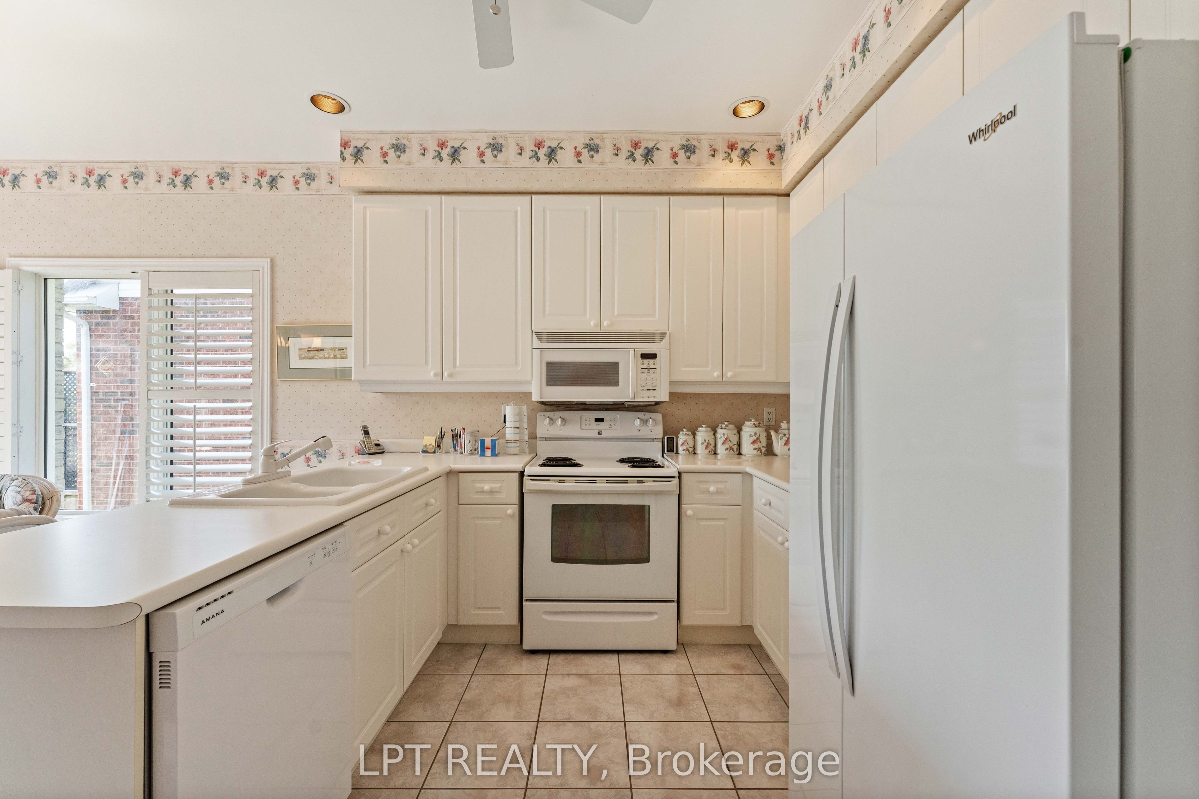 219 Waterbury Crescent Property Photo 20