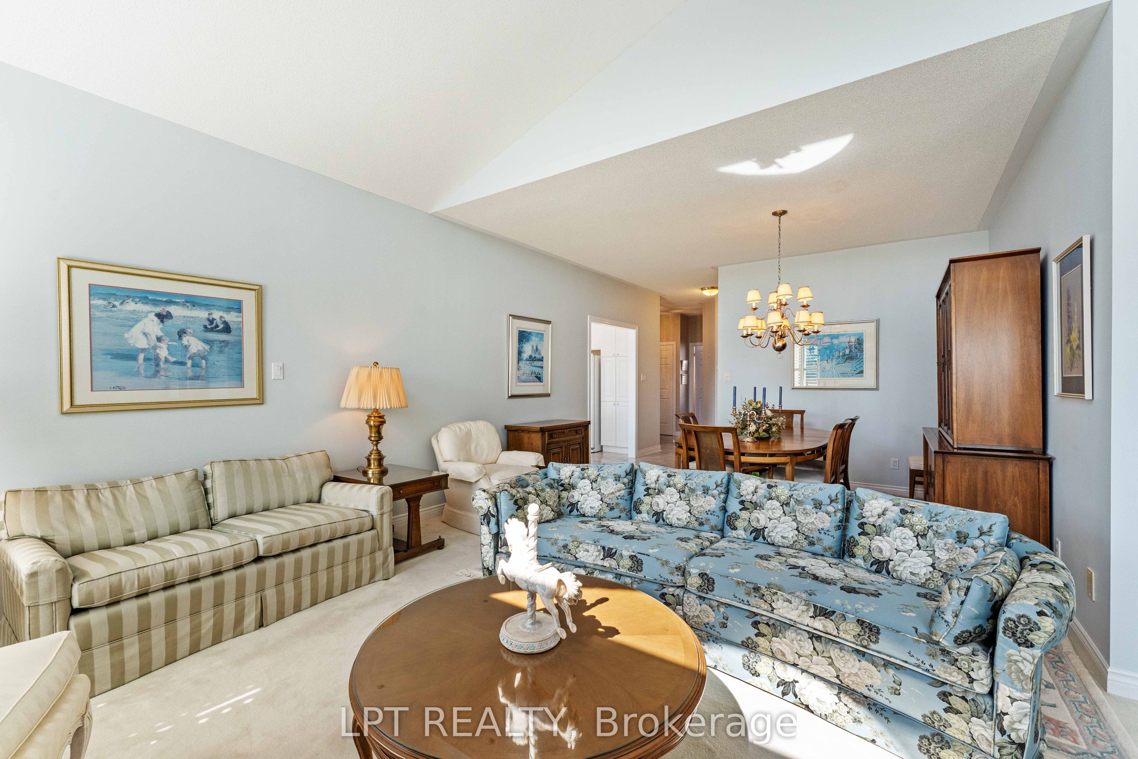 219 Waterbury Crescent Property Photo 25