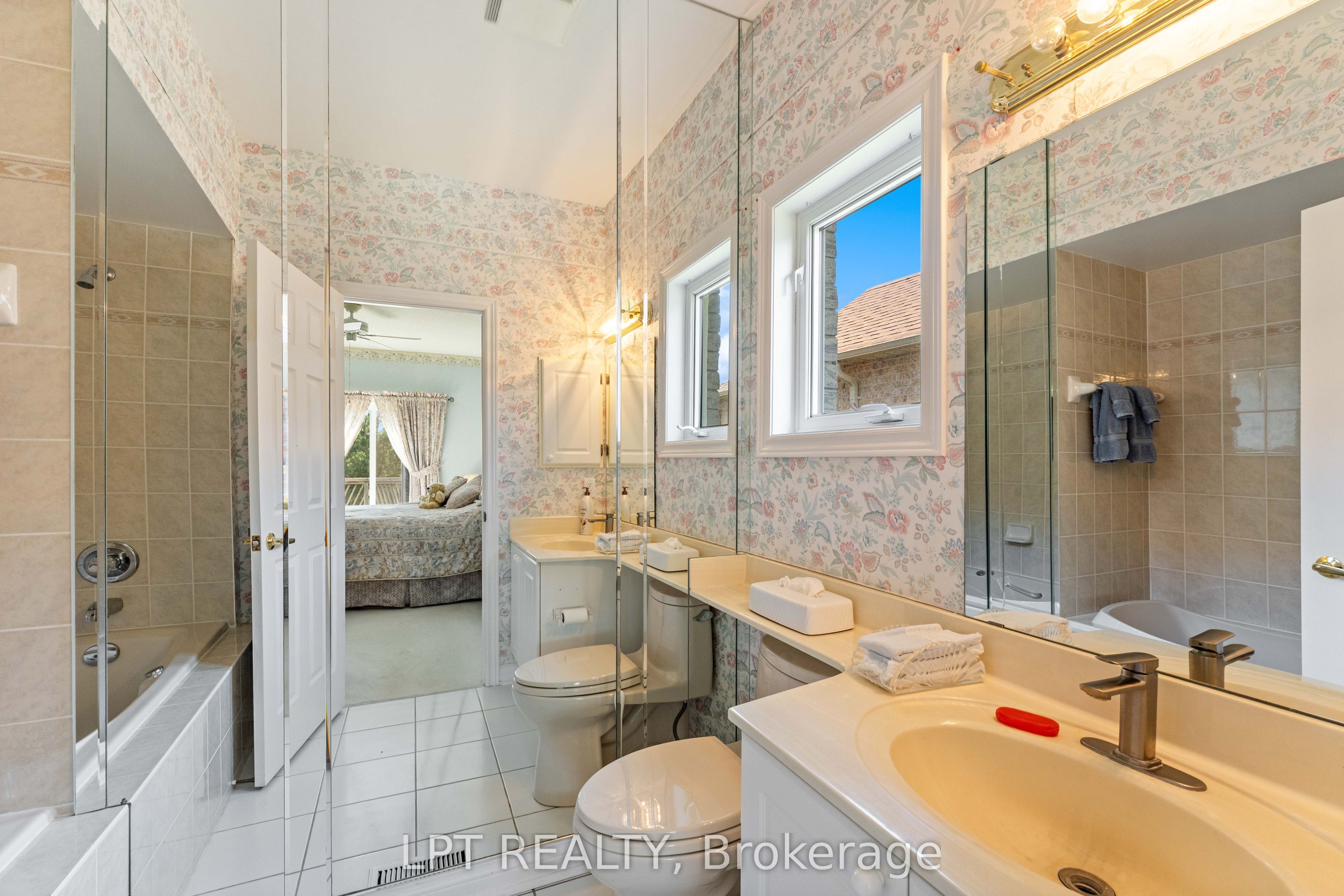 219 Waterbury Crescent Property Photo 28