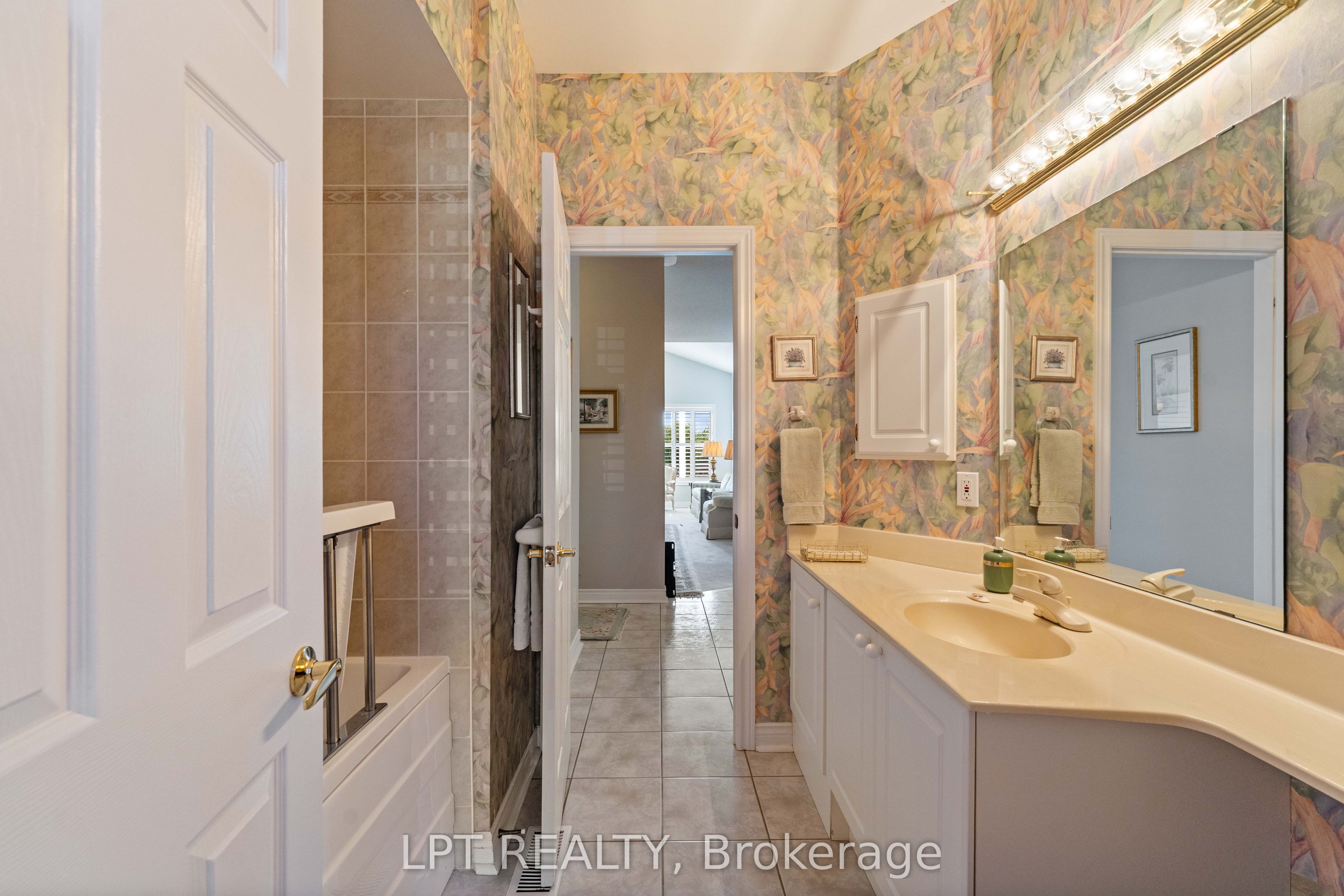 219 Waterbury Crescent Property Photo 31