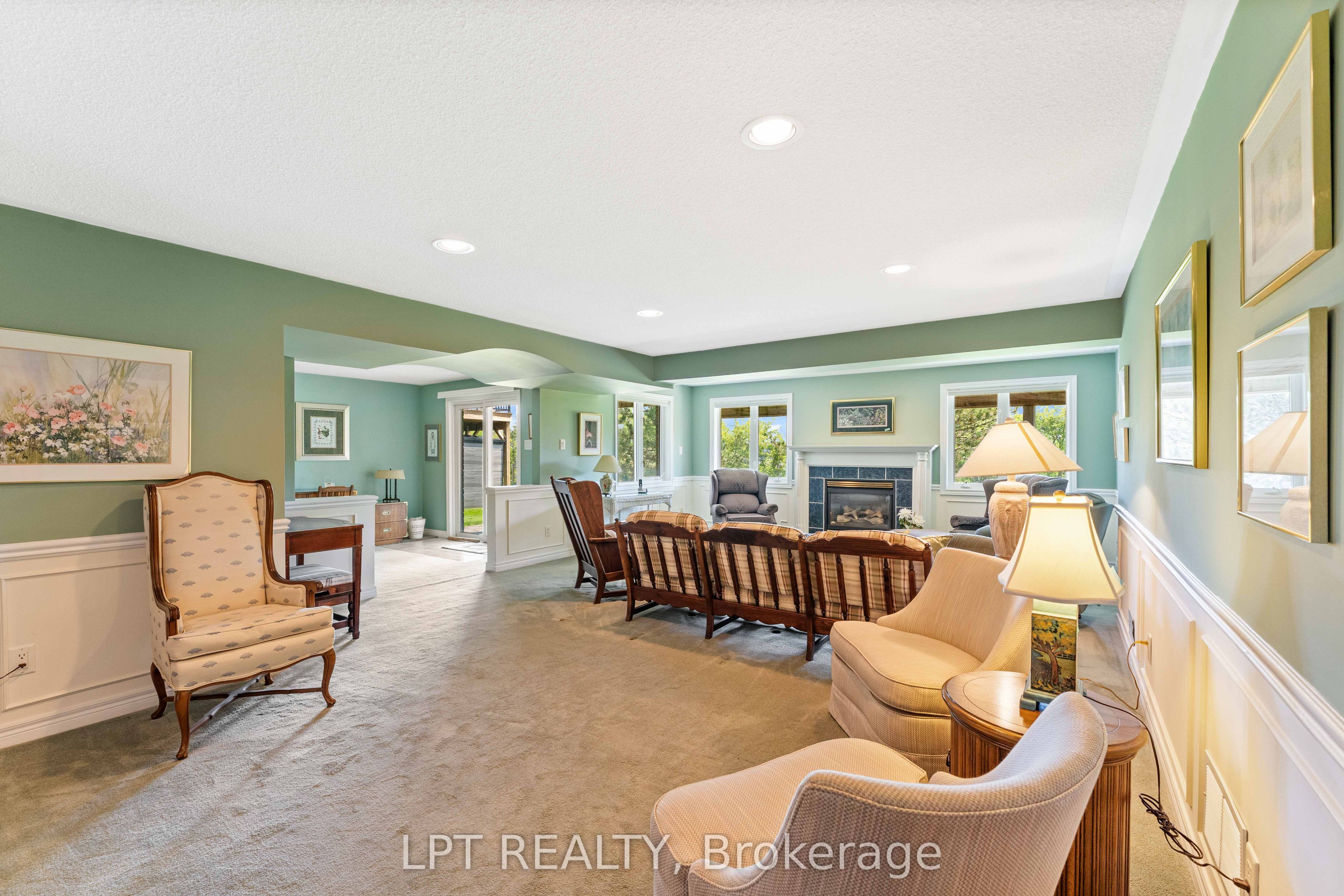 219 Waterbury Crescent Property Photo 34