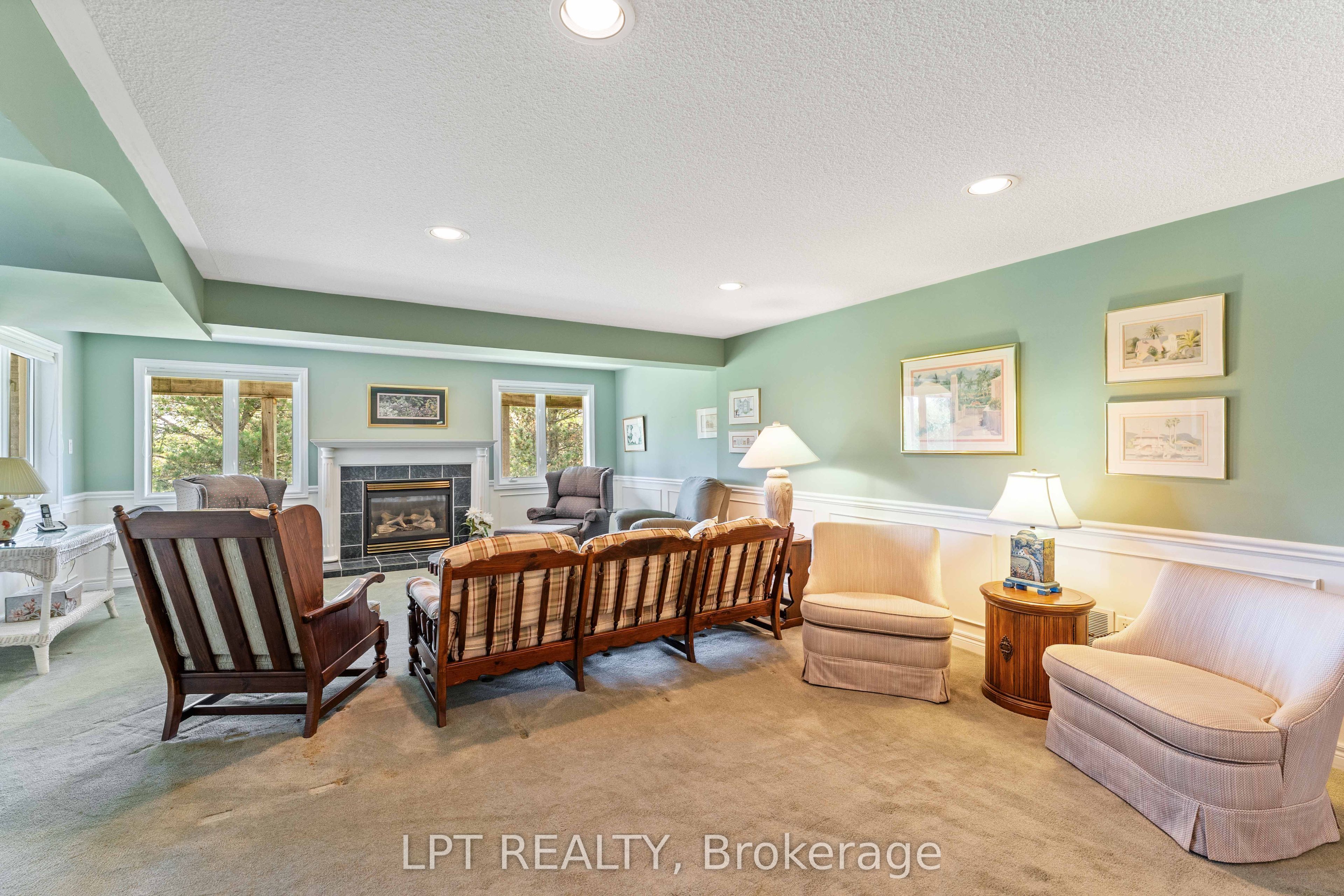 219 Waterbury Crescent Property Photo 35