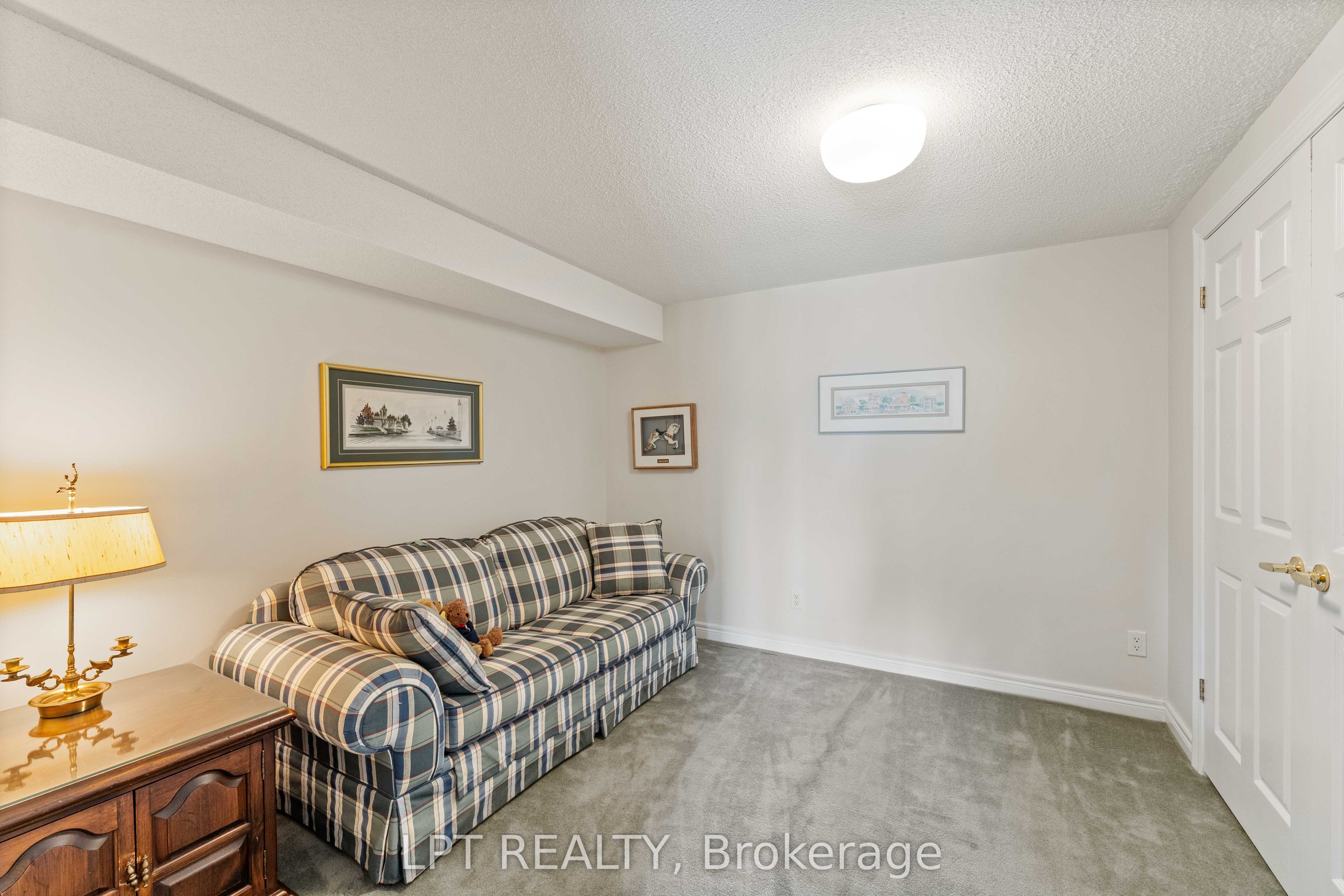 219 Waterbury Crescent Property Photo 37