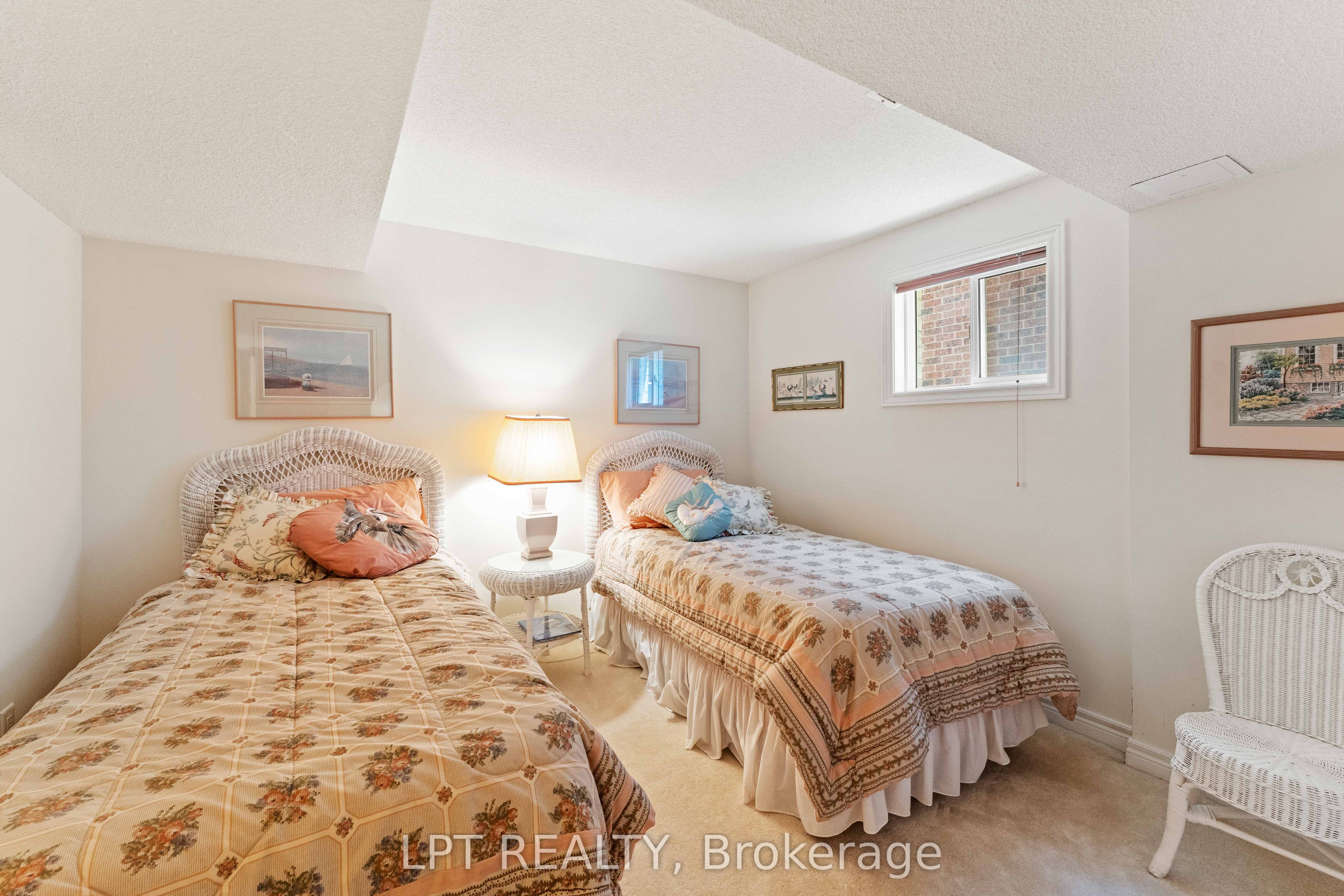 219 Waterbury Crescent Property Photo 38