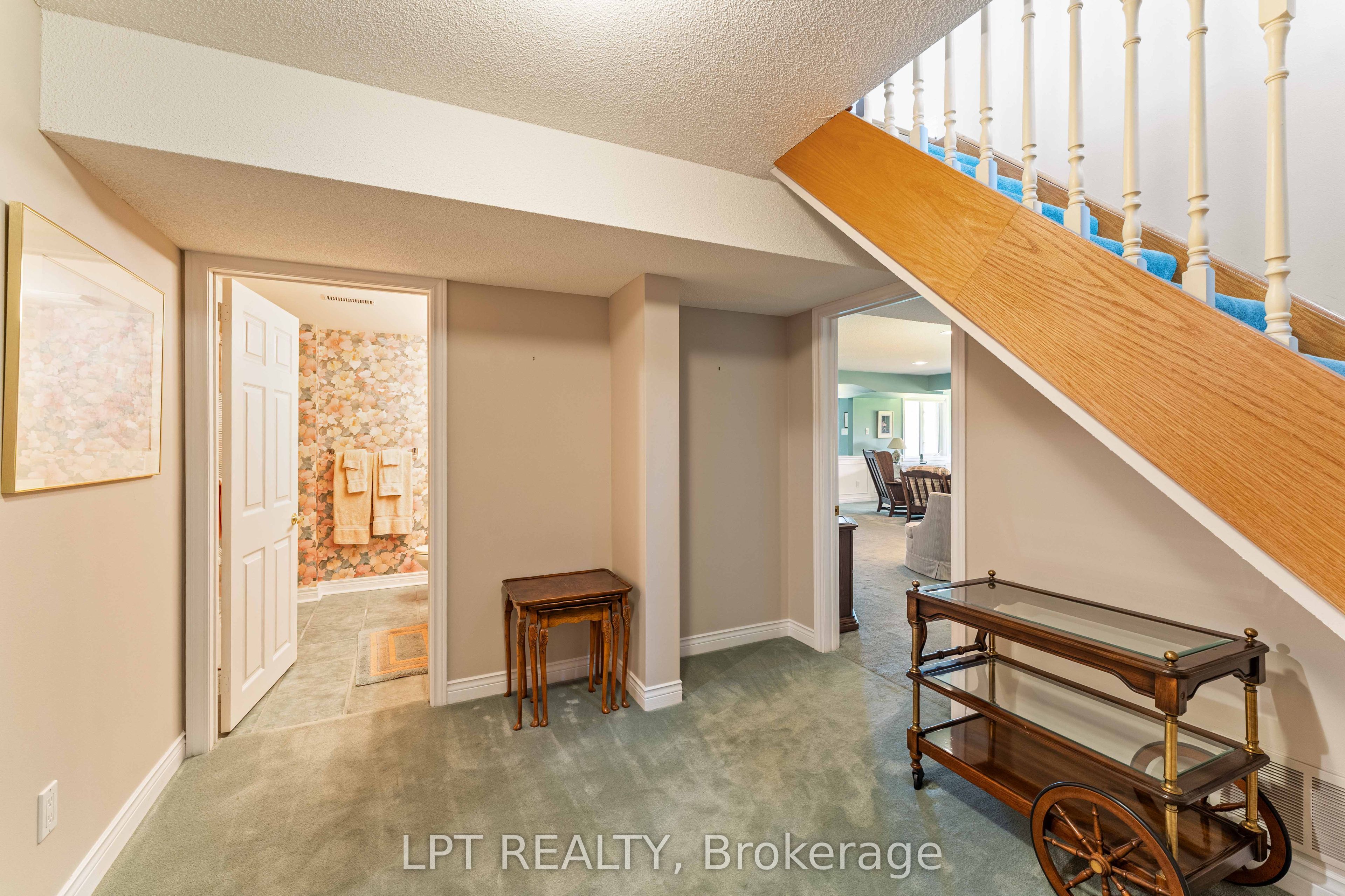 219 Waterbury Crescent Property Photo 39