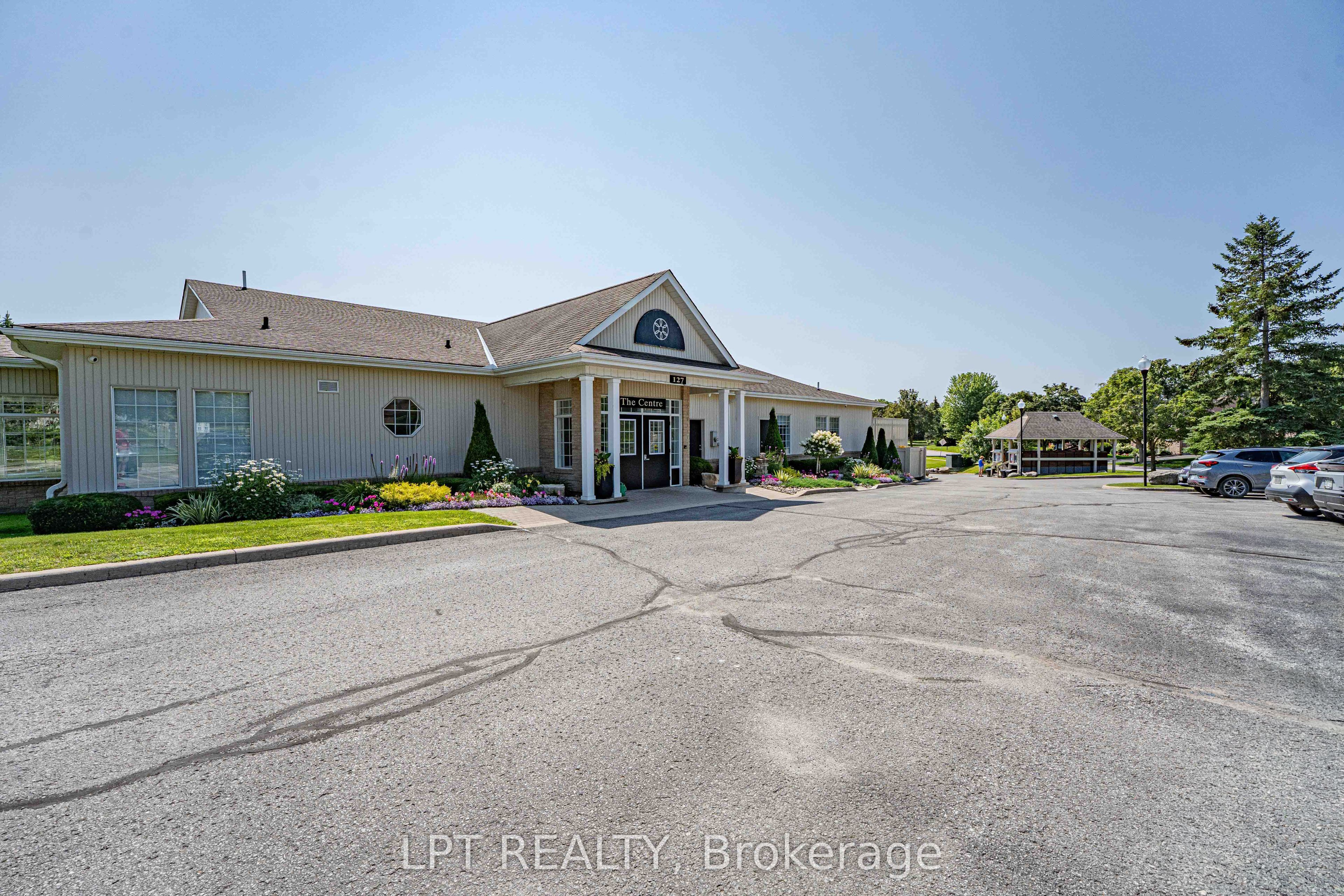 219 Waterbury Crescent Property Photo 42