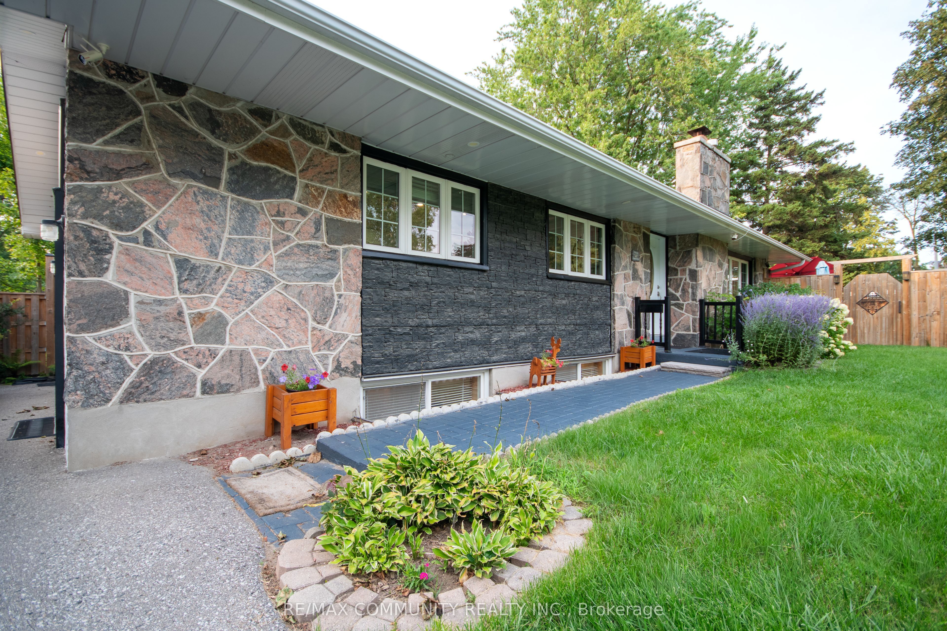 167 Simpson Road Property Photo 2