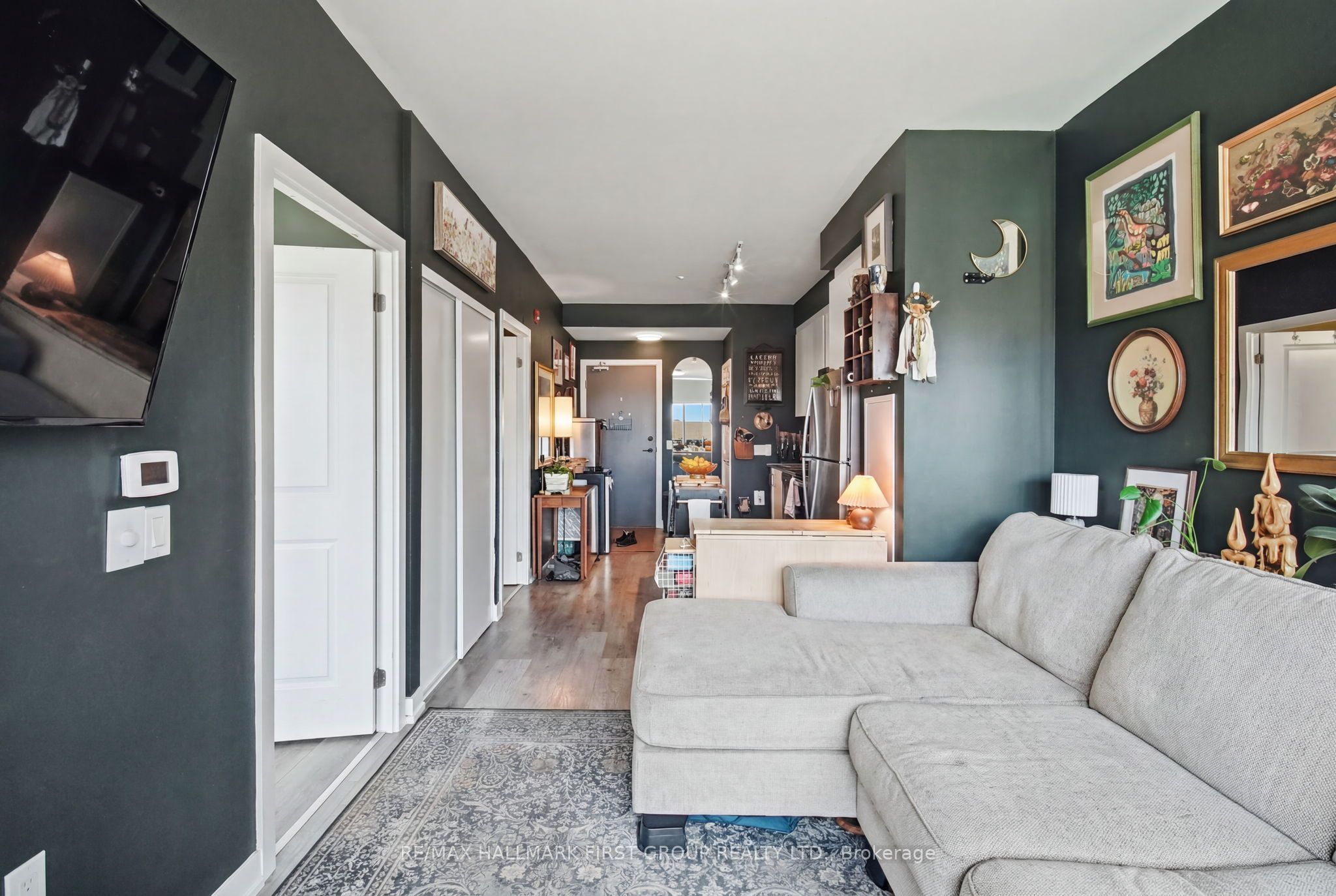 1010 Dundas St E Street 325 Property Photo 12