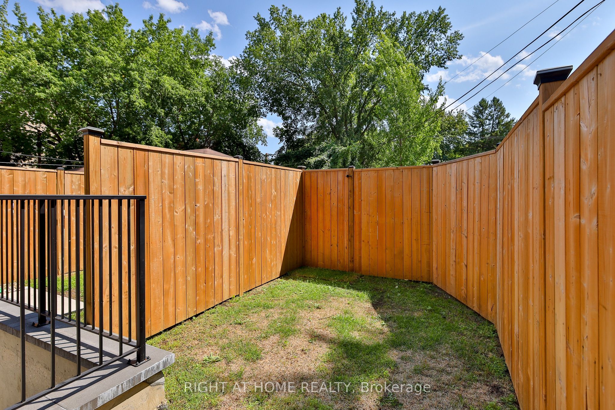 2343 Gerrard Street E Ground Floor Property Photo 12