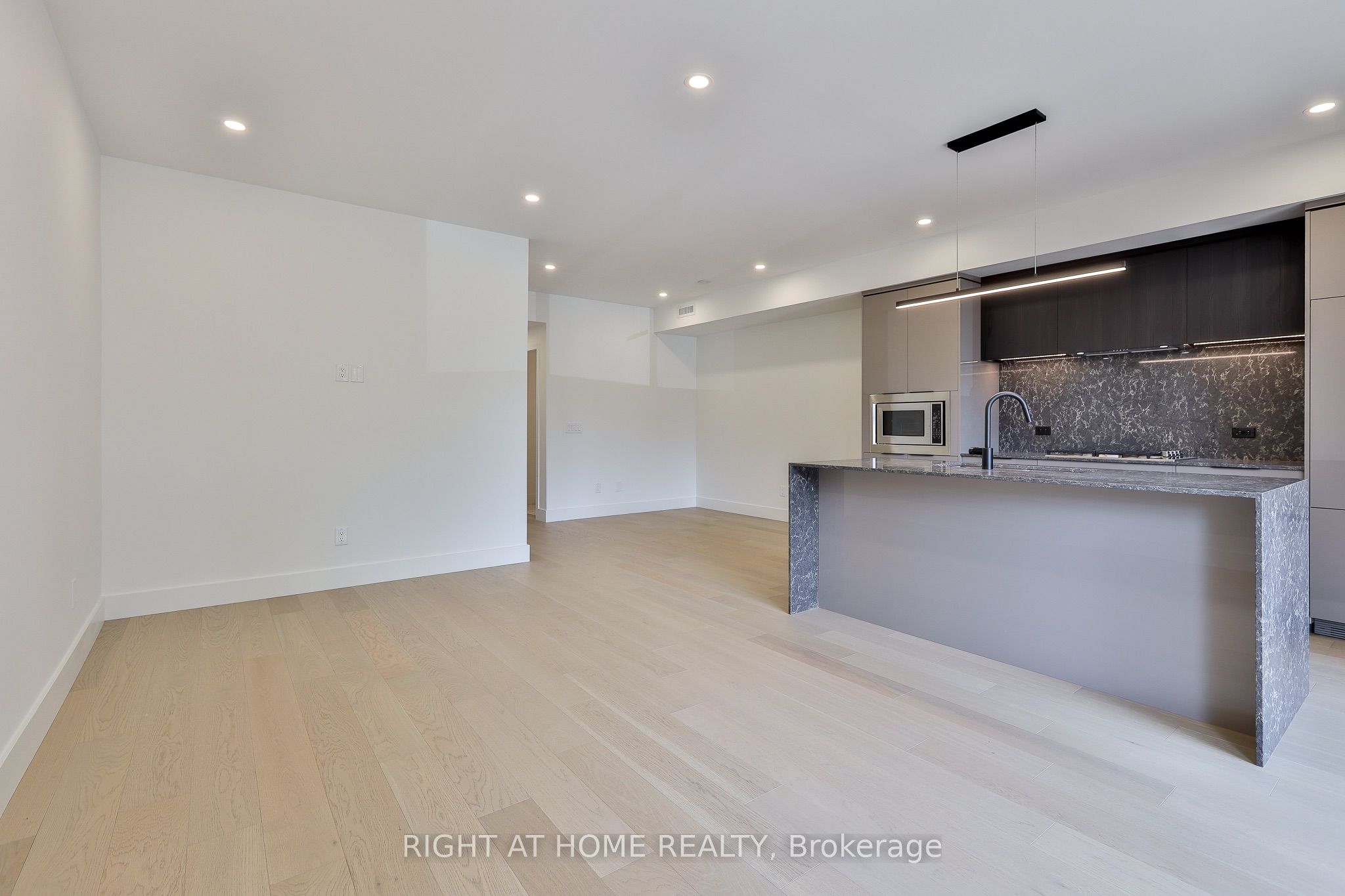 2343 Gerrard Street E Ground Floor Property Photo 14