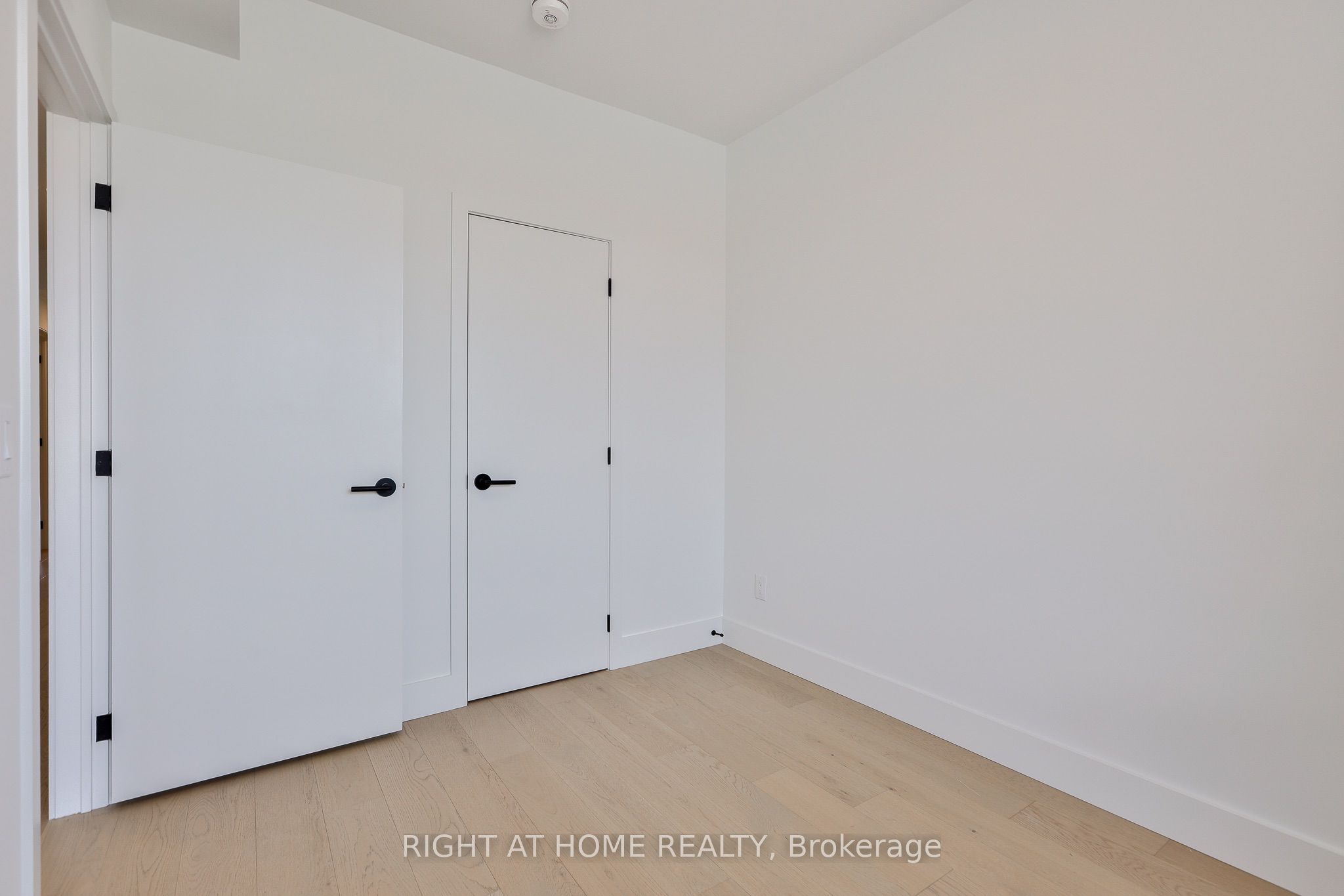 2343 Gerrard Street E Ground Floor Property Photo 17