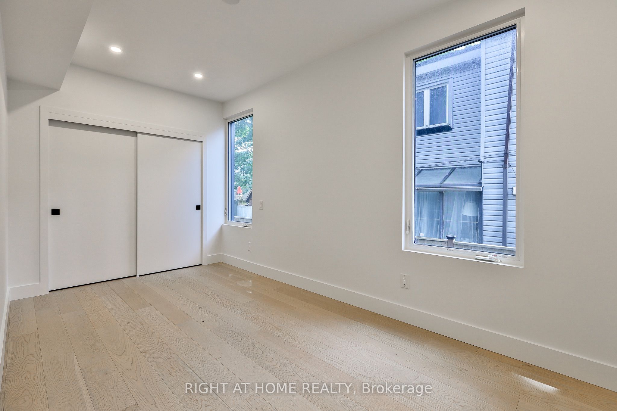 2343 Gerrard Street E Ground Floor Property Photo 20