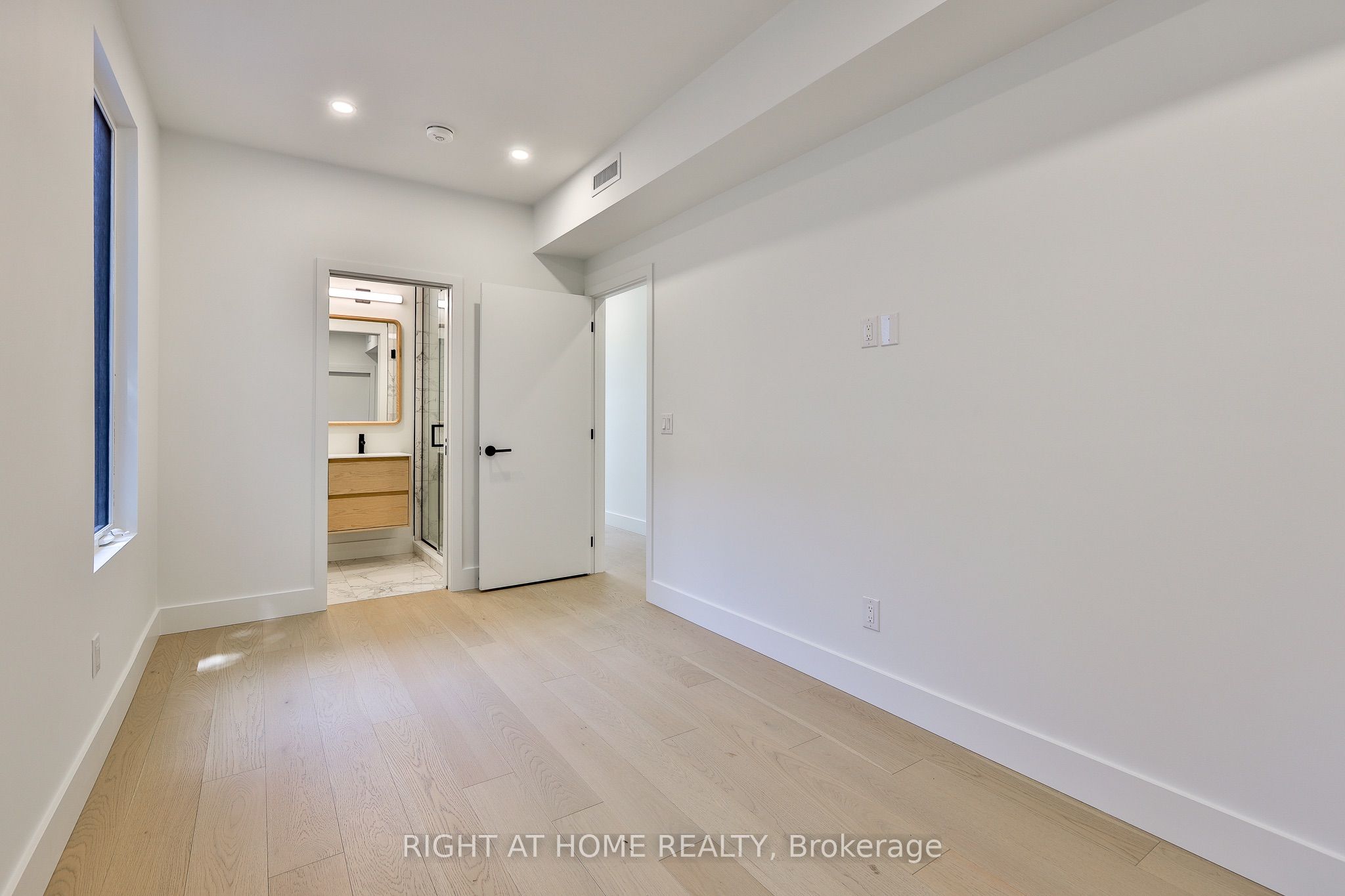 2343 Gerrard Street E Ground Floor Property Photo 22