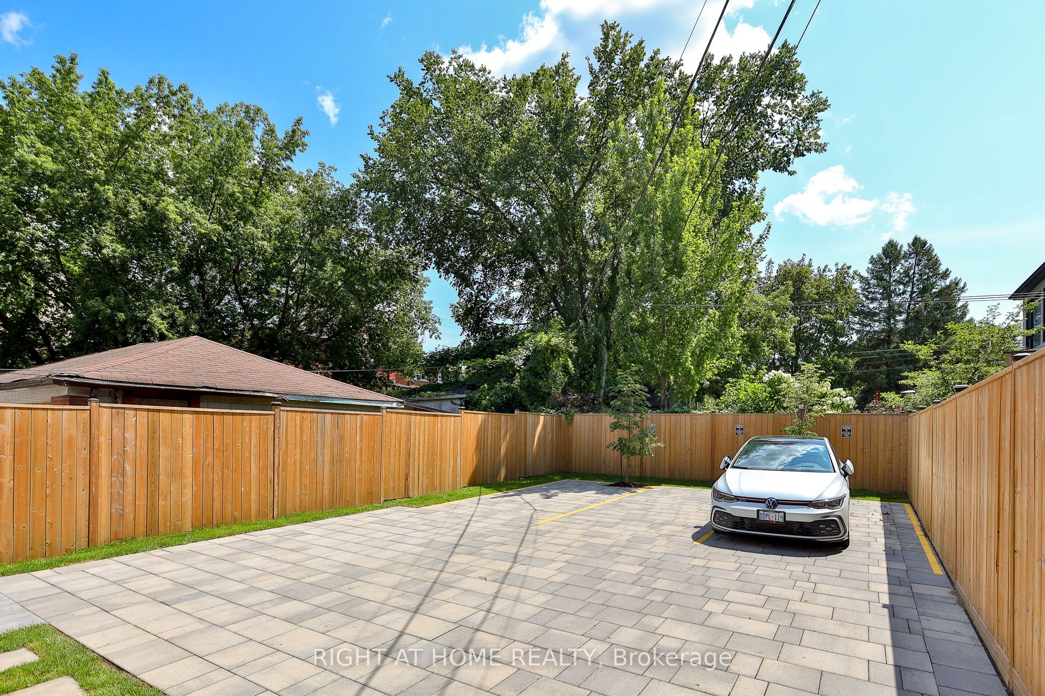 2343 Gerrard Street E Ground Floor Property Photo 25