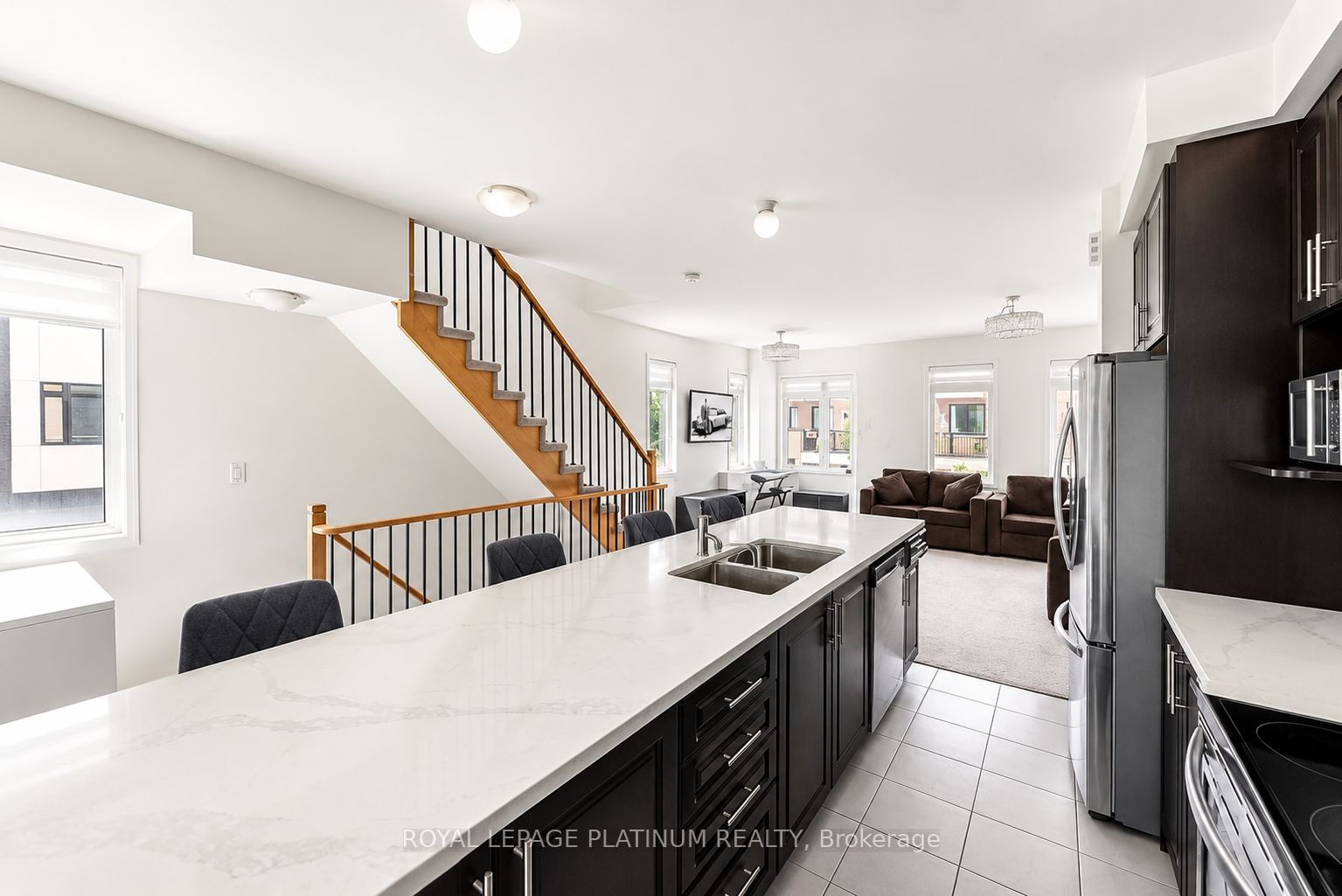 895 Kicking Horse Path Property Photo 4