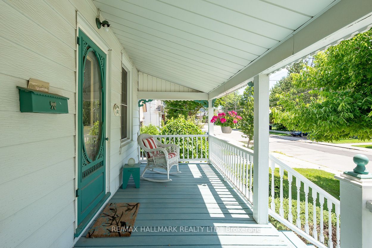 40 Pinegrove Avenue Property Photo 3