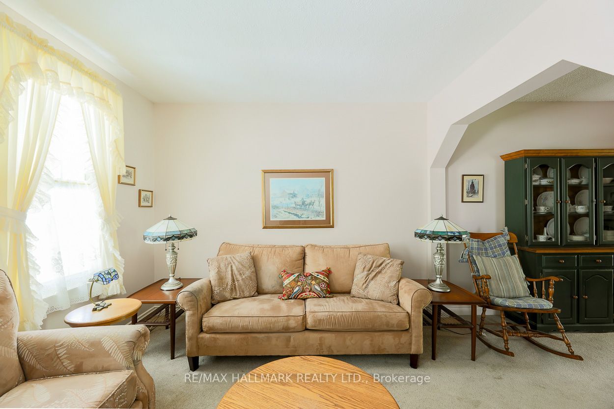 40 Pinegrove Avenue Property Photo 4