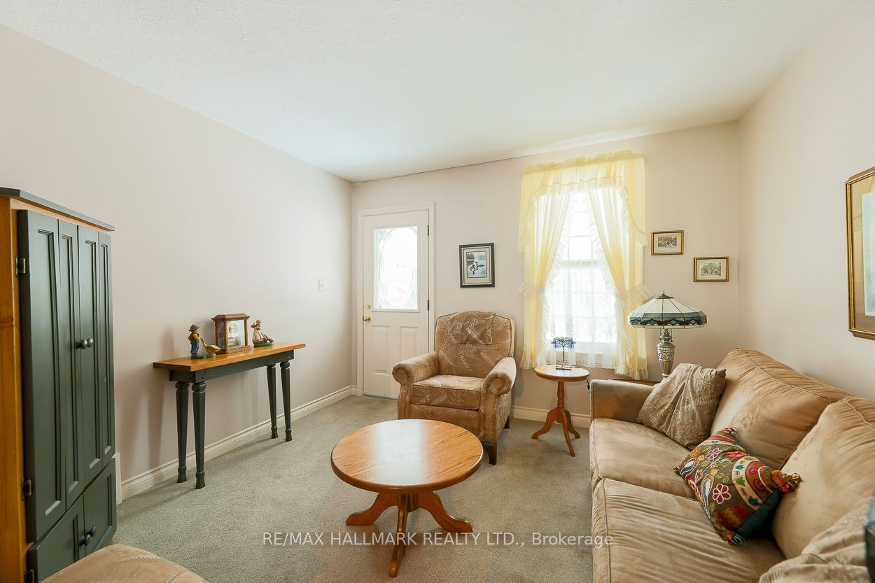40 Pinegrove Avenue Property Photo 5