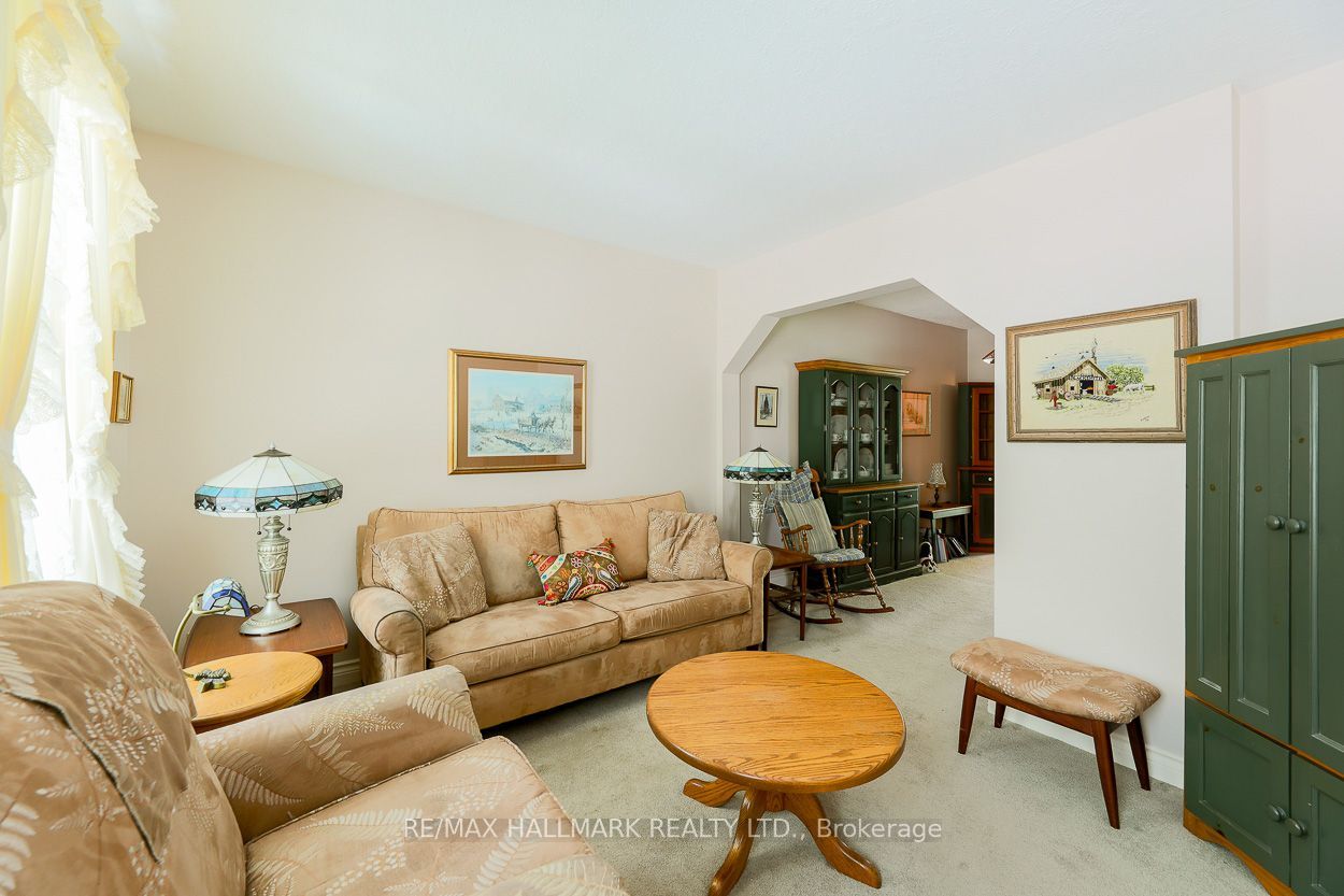 40 Pinegrove Avenue Property Photo 6