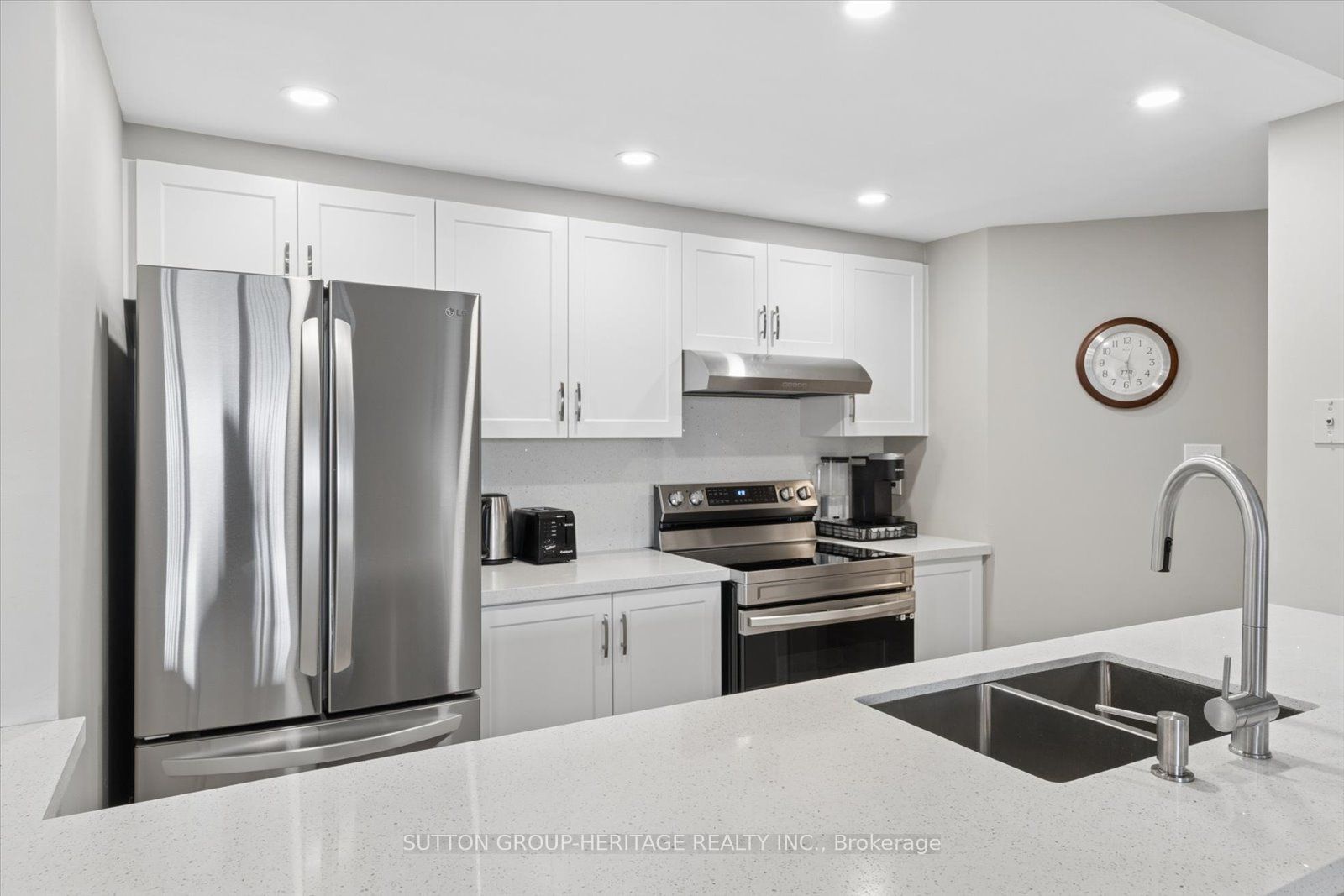 712 Rossland Road E 615 Property Photo 10