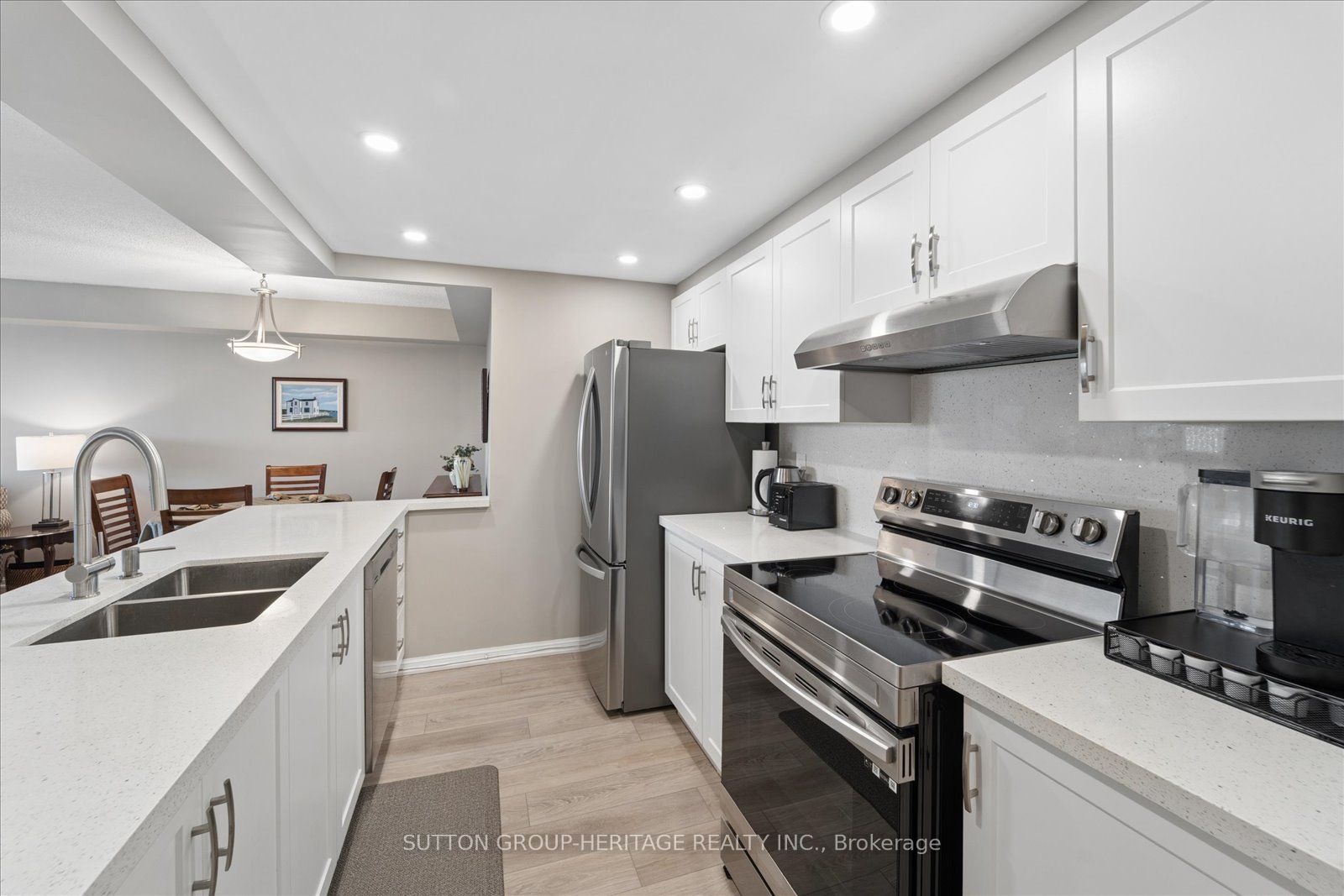 712 Rossland Road E 615 Property Photo 12