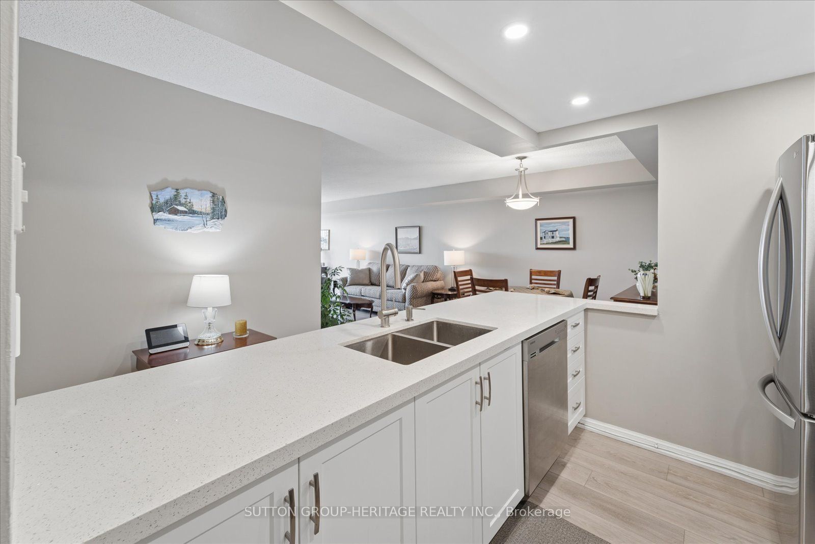 712 Rossland Road E 615 Property Photo 14