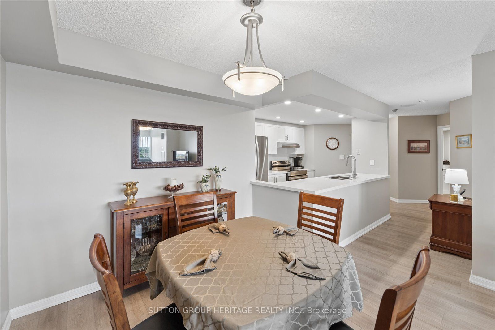 712 Rossland Road E 615 Property Photo 16