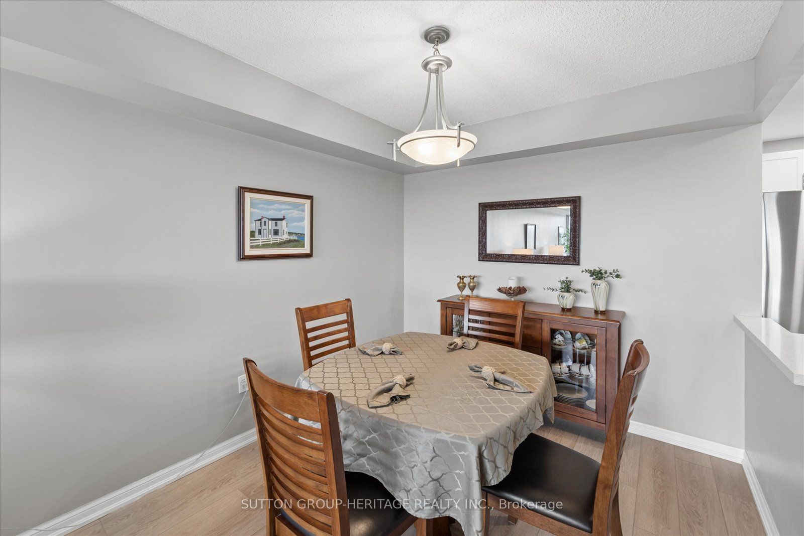 712 Rossland Road E 615 Property Photo 17