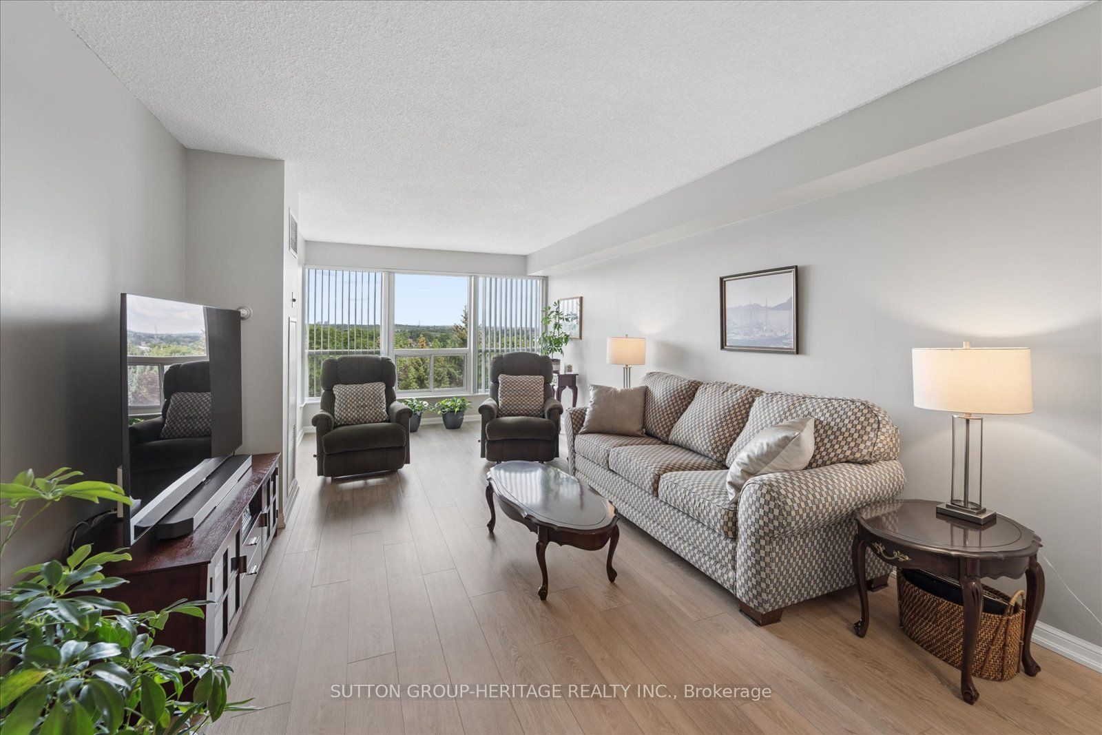 712 Rossland Road E 615 Property Photo 19