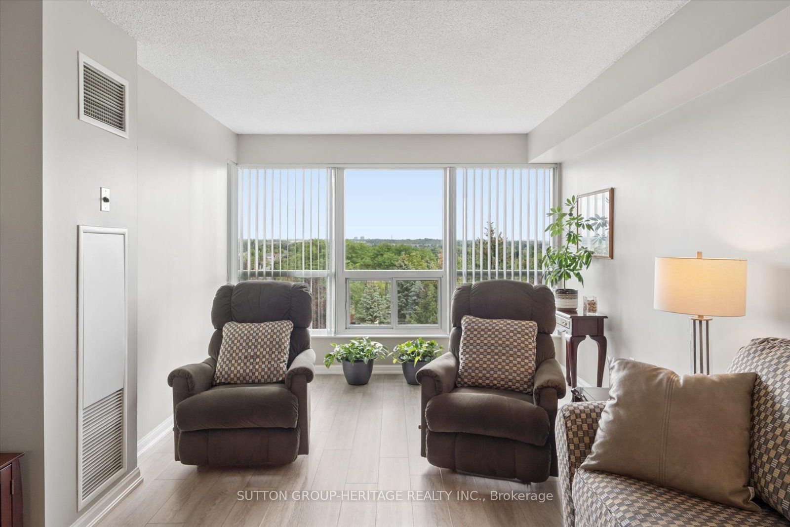 712 Rossland Road E 615 Property Photo 20