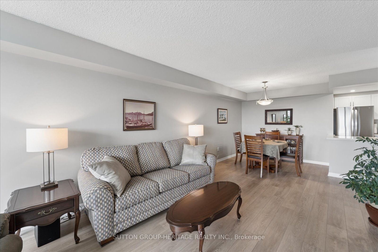 712 Rossland Road E 615 Property Photo 23