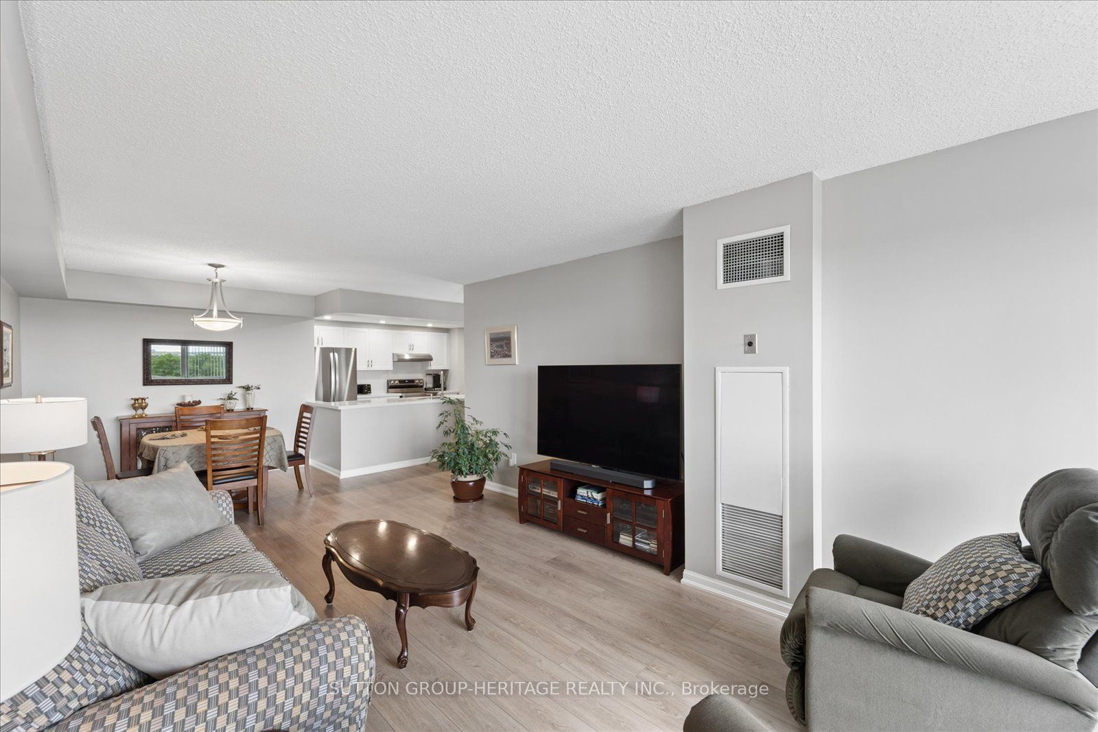 712 Rossland Road E 615 Property Photo 24