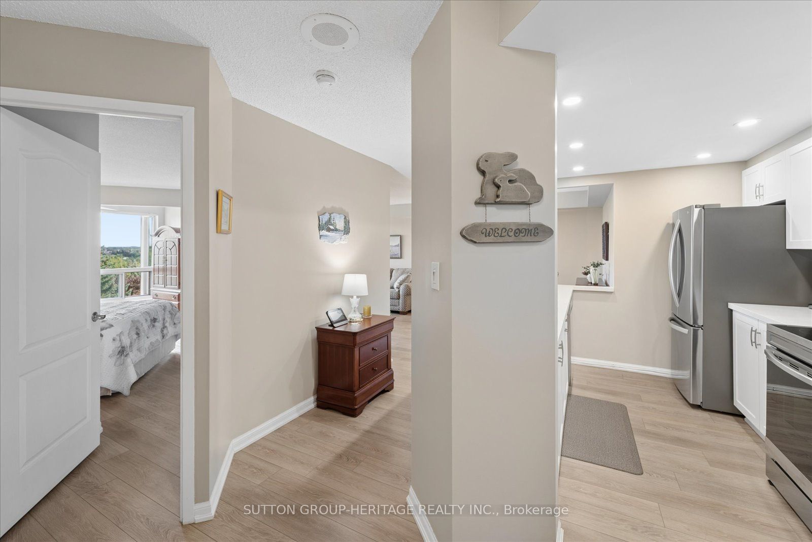 712 Rossland Road E 615 Property Photo 25